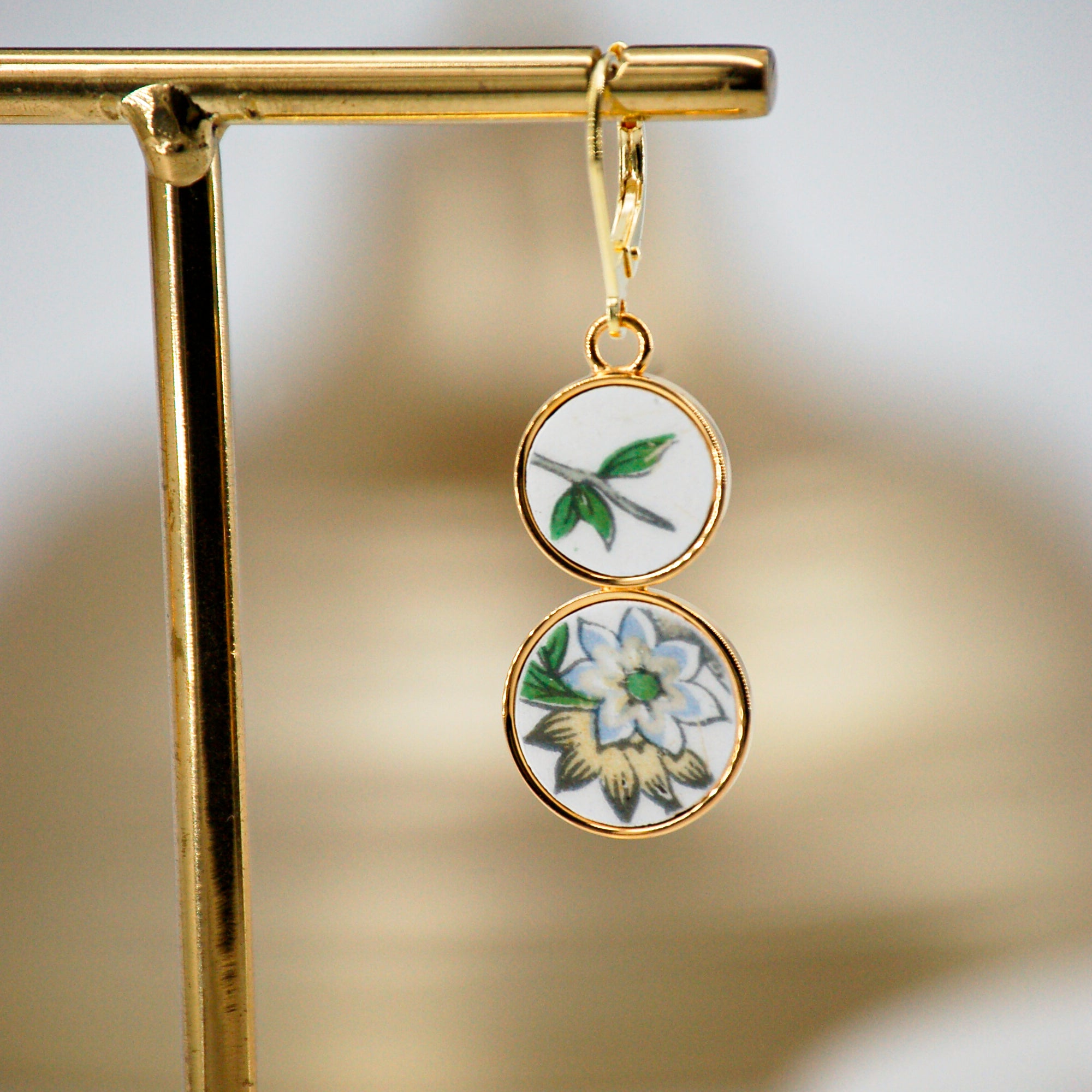 "Freshness of a Flower" earrings, gold finish 