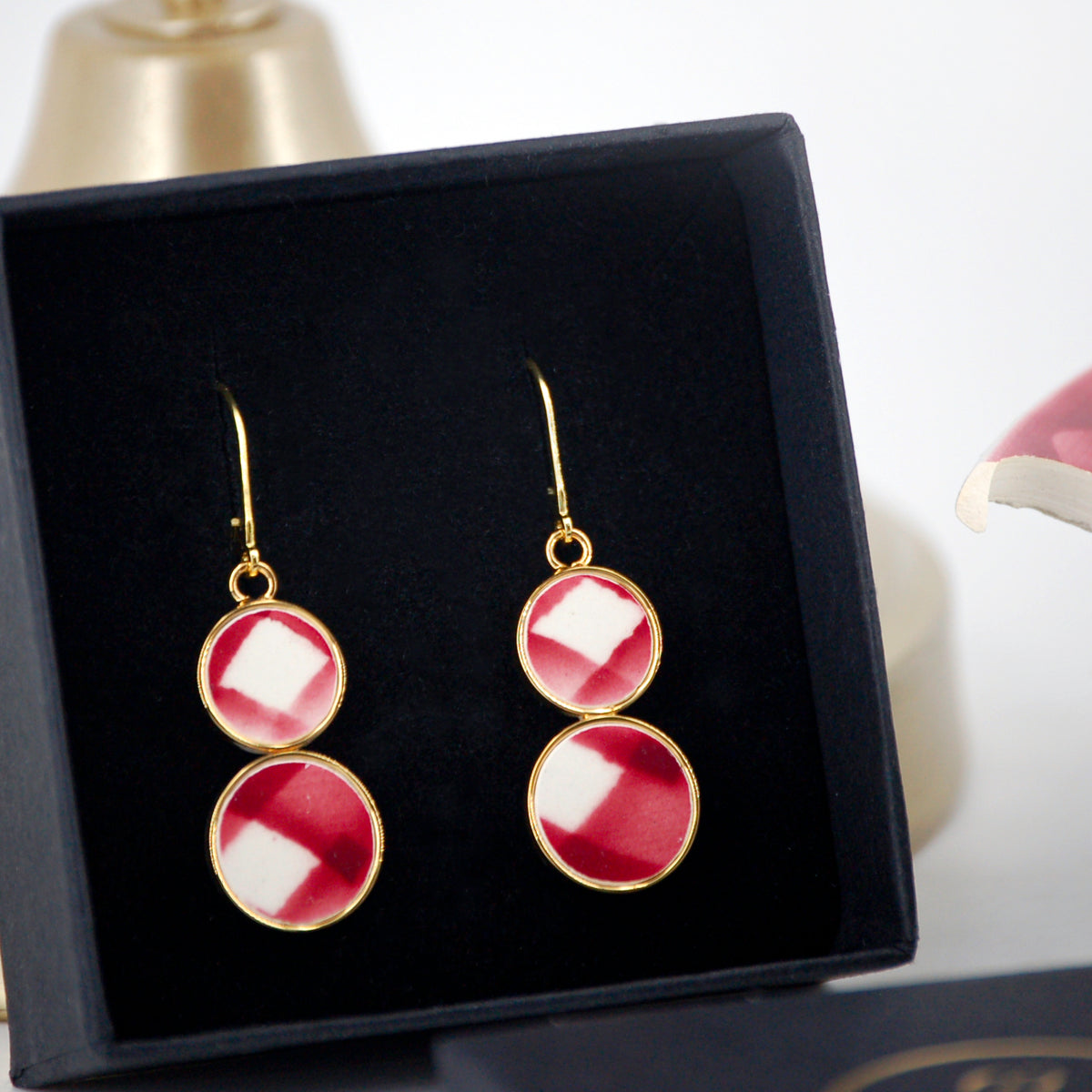 "Footprints in old rose" earrings, gold finish