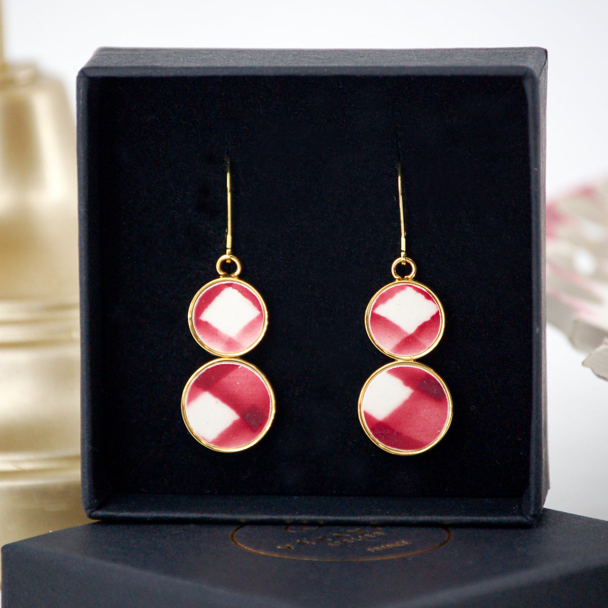 "Footprints in old rose" earrings, gold finish