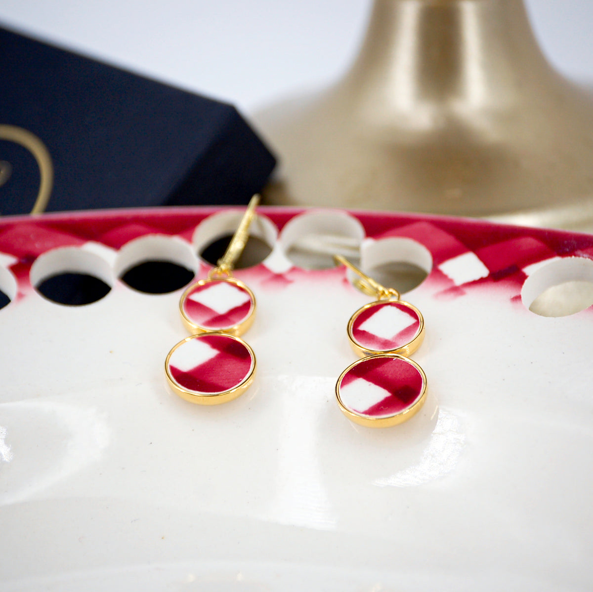 "Footprints in old rose" earrings, gold finish