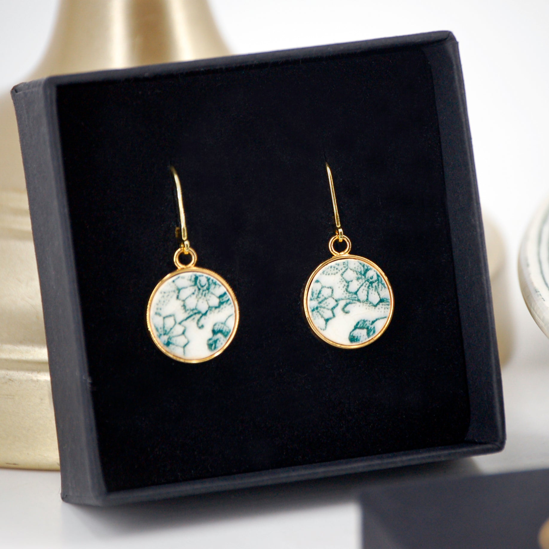 "Small green flowers" earrings, gold finish
