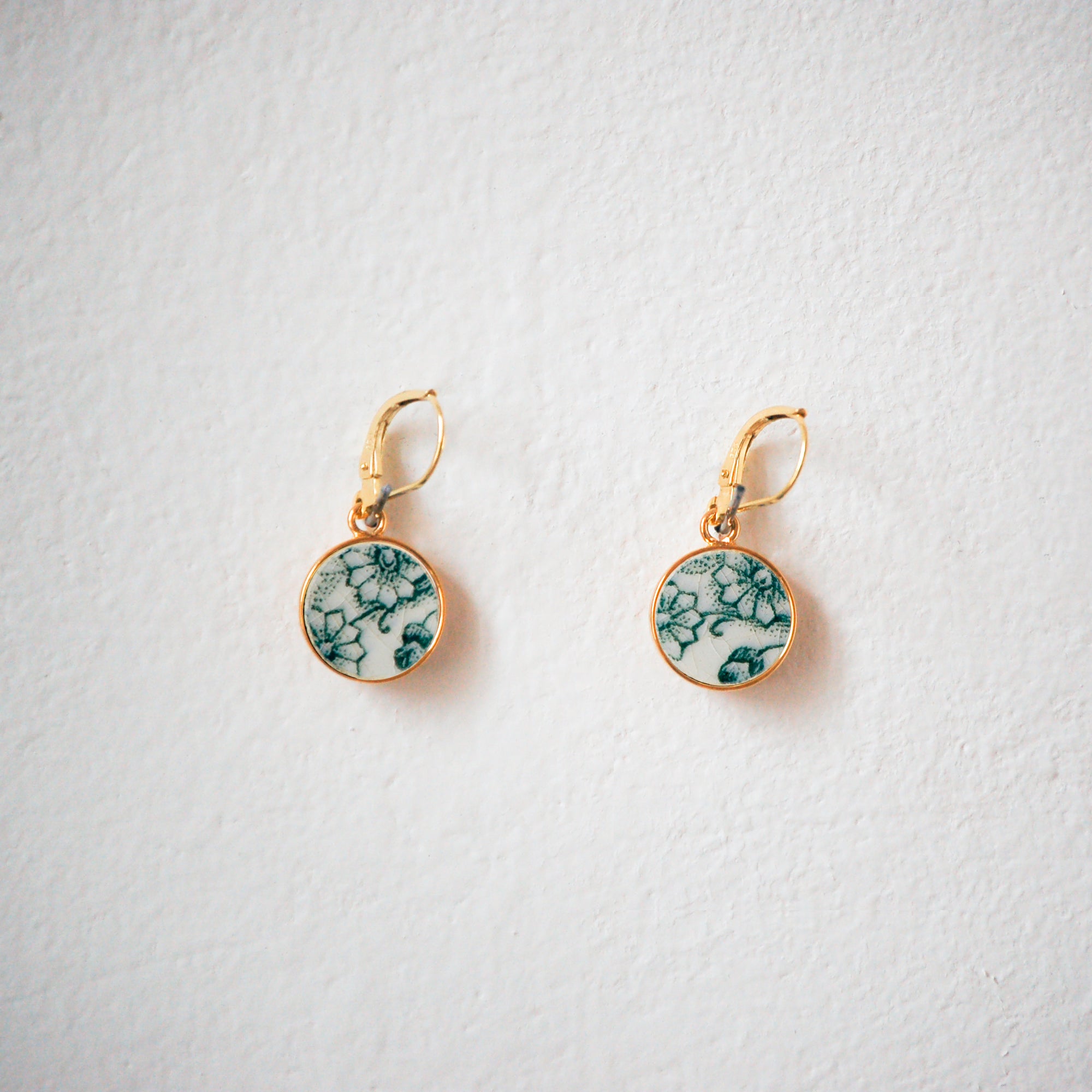 "Small green flowers" earrings, gold finish