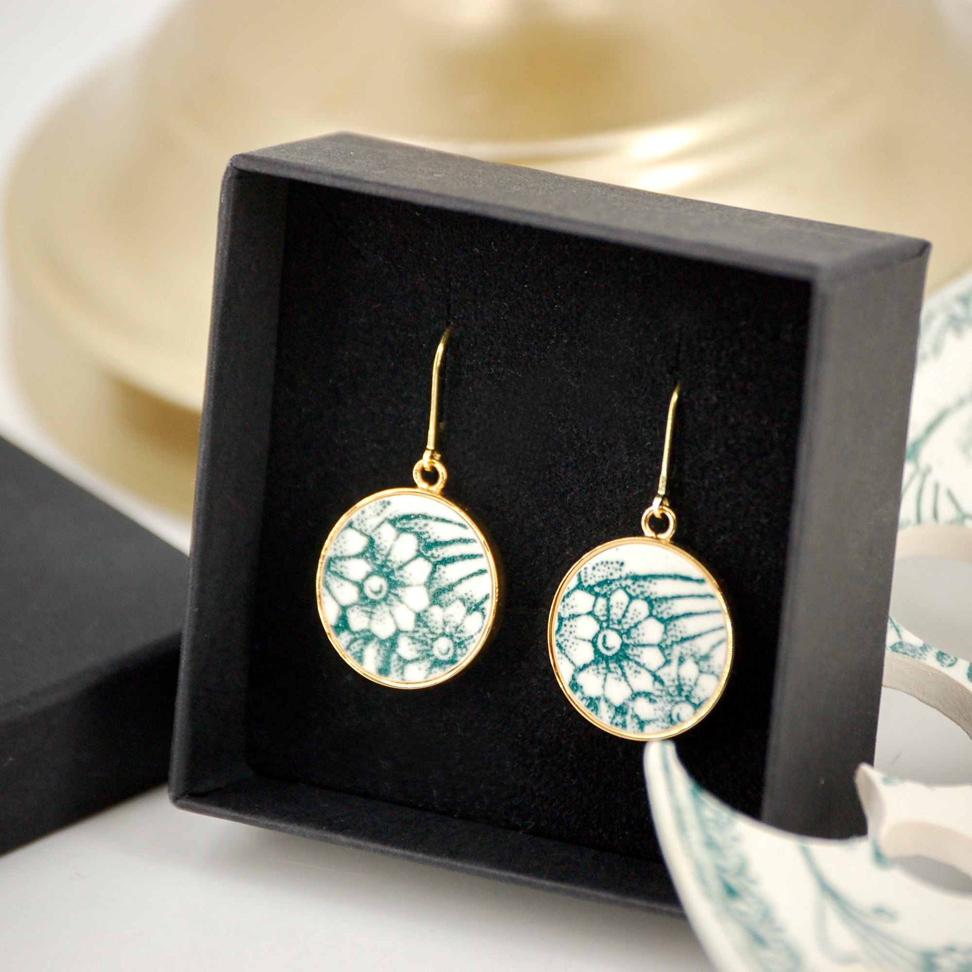 "Green Flowers" earrings, gold finish