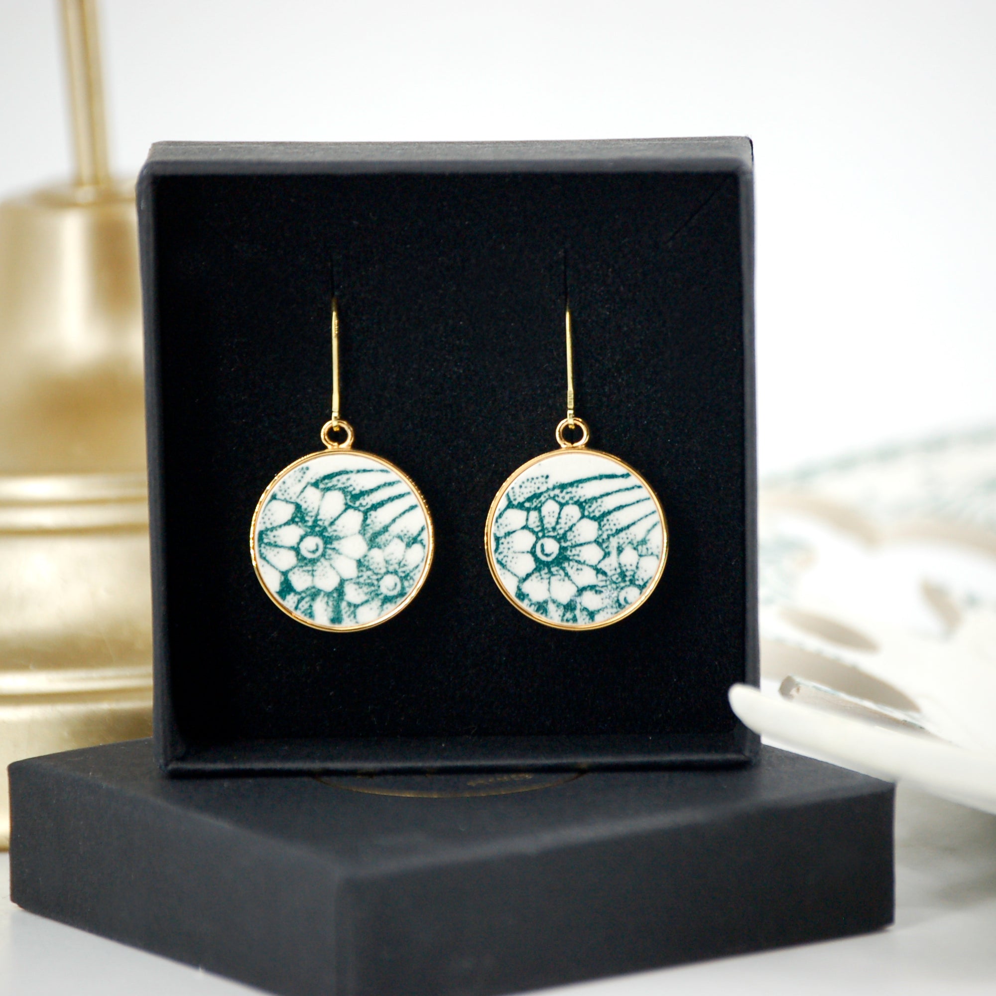 "Green Flowers" earrings, gold finish