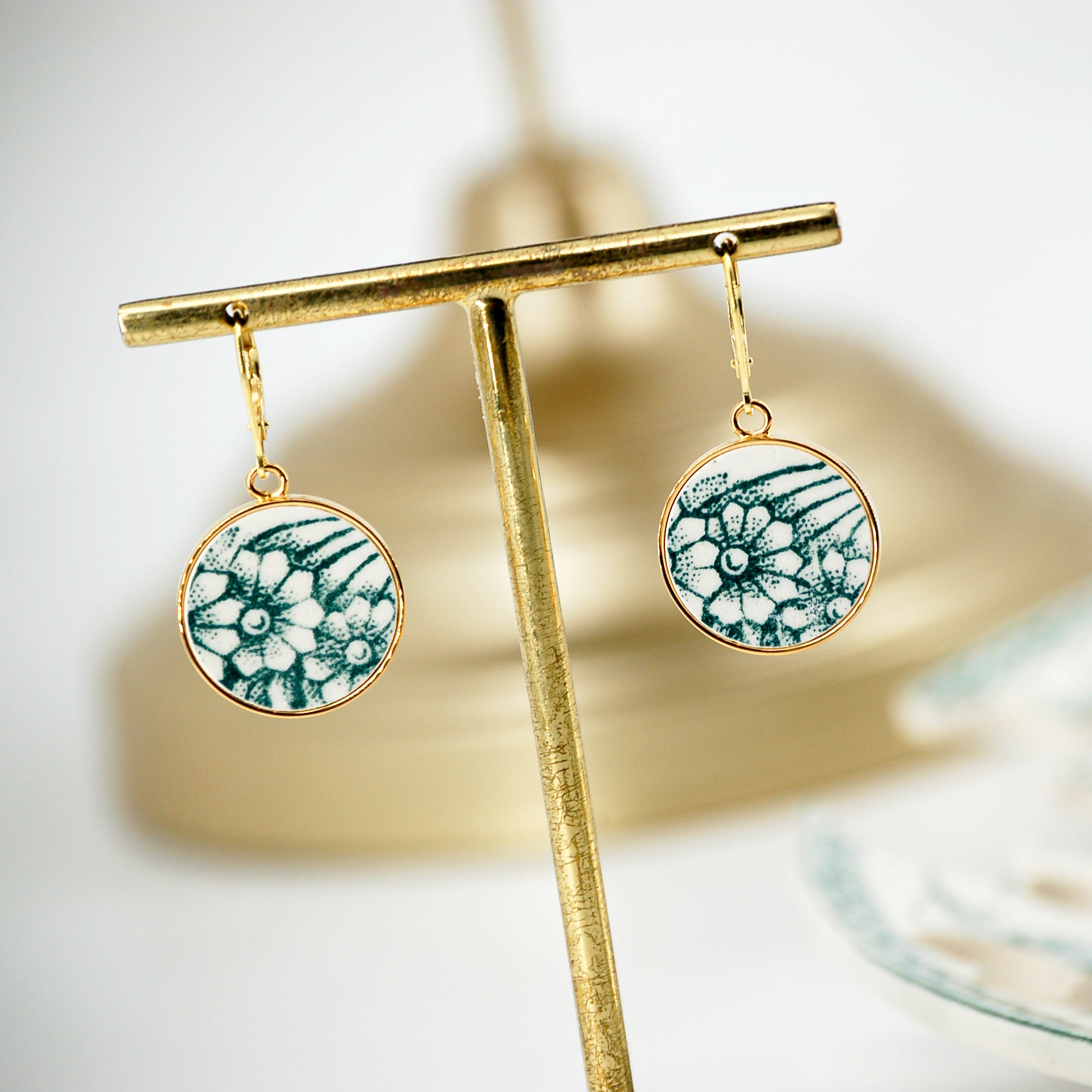 "Green Flowers" earrings, gold finish