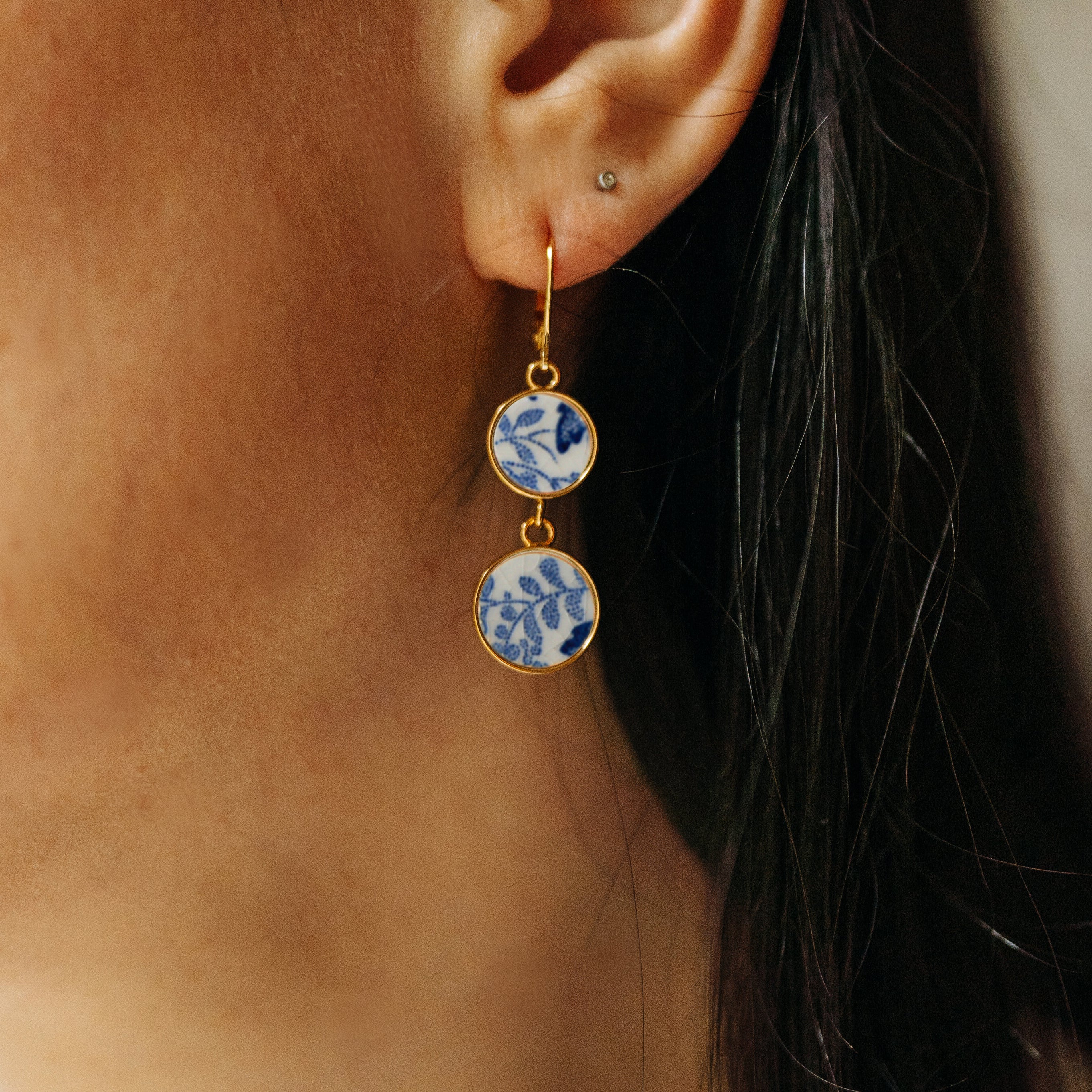 Boucles d'oreilles "Feuillage bleu", finition or