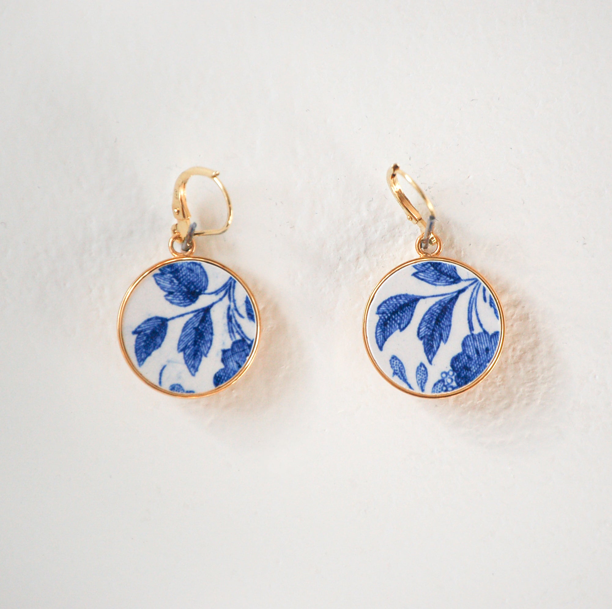 "Les Bleuets #1" earrings, gold finish