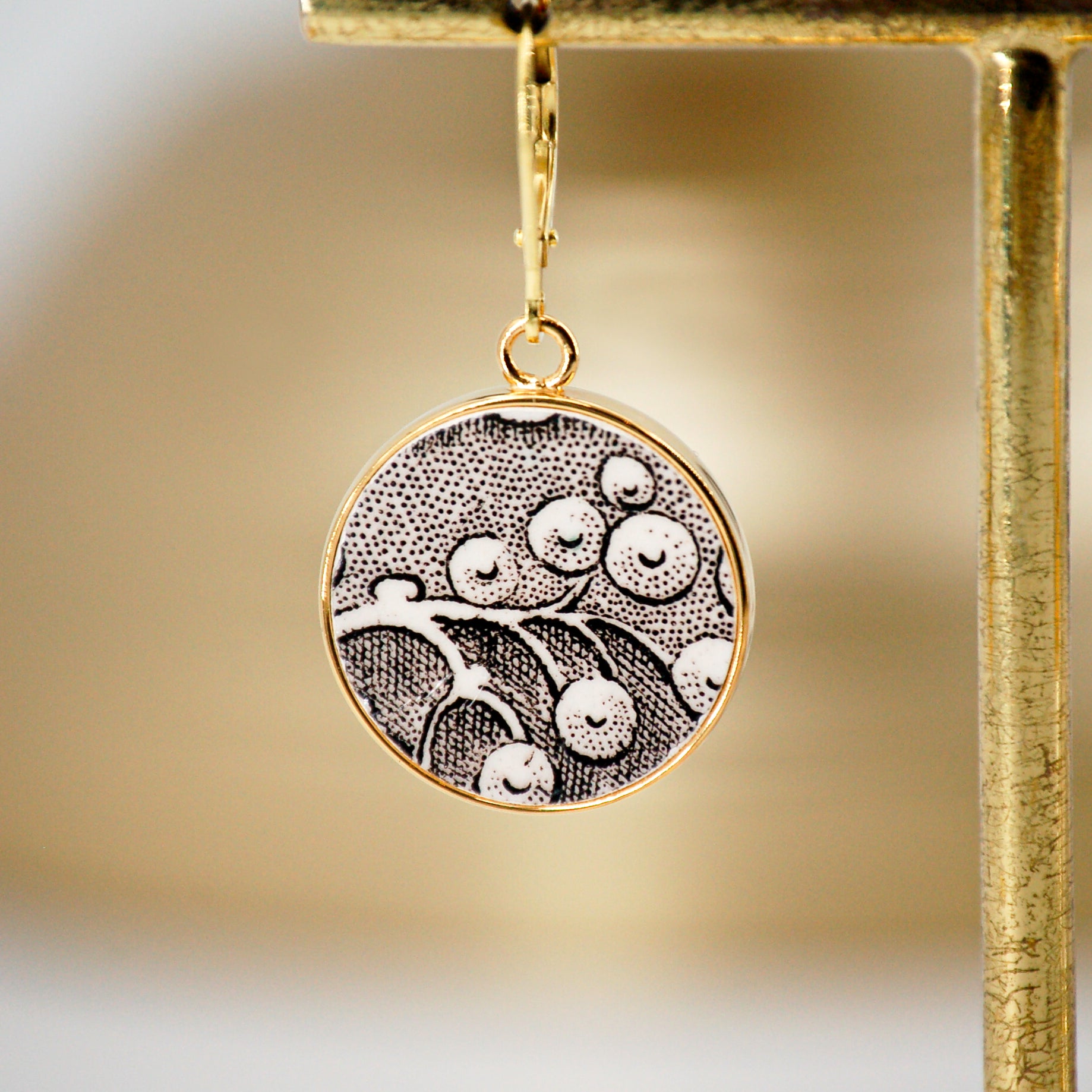 "The Grape" earrings, gold finish