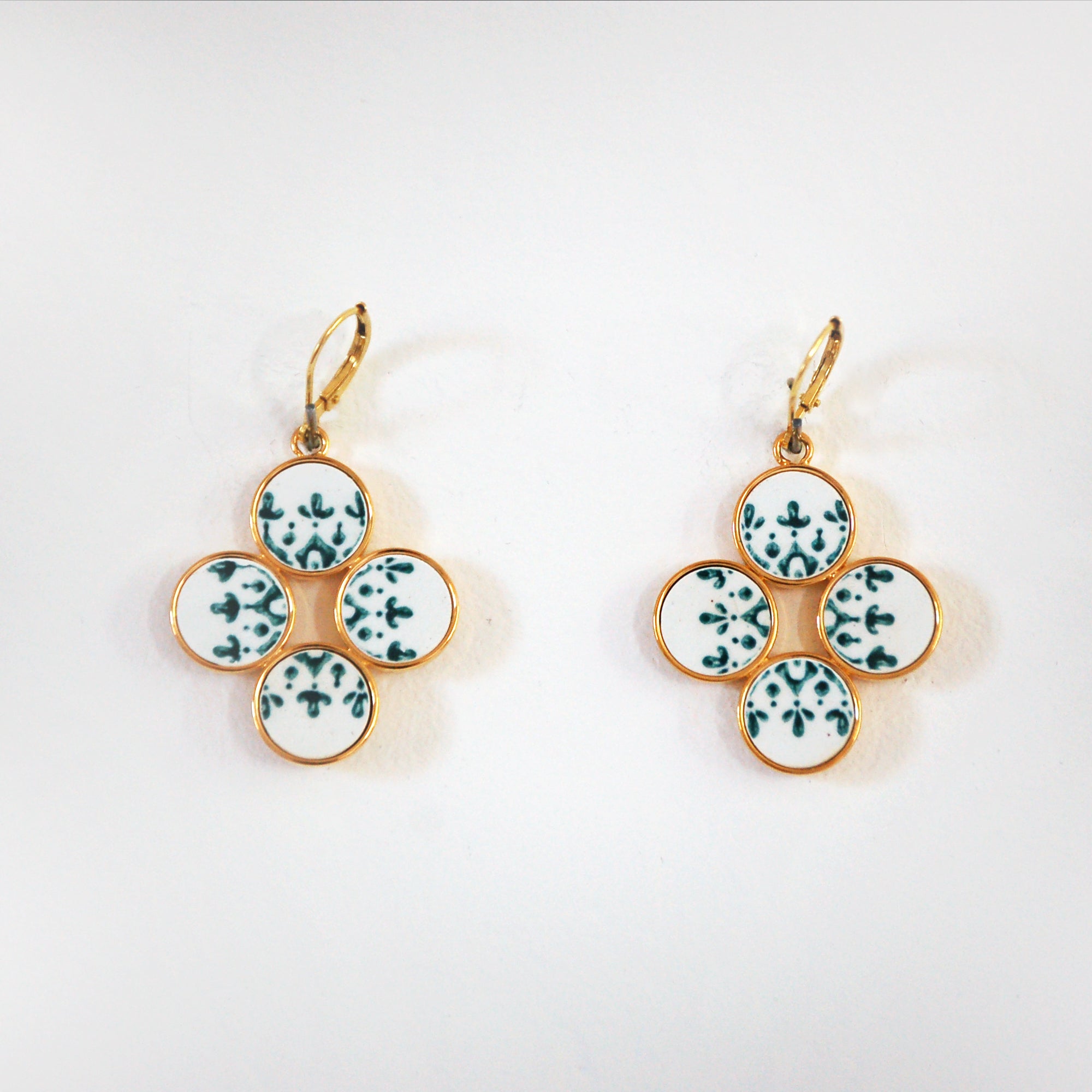 "Arabesque" earrings, gold finish