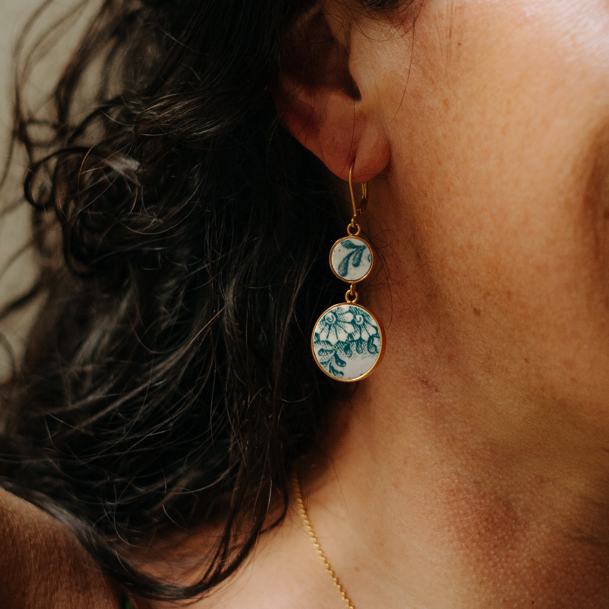 "Small green flowers" earrings, gold finish