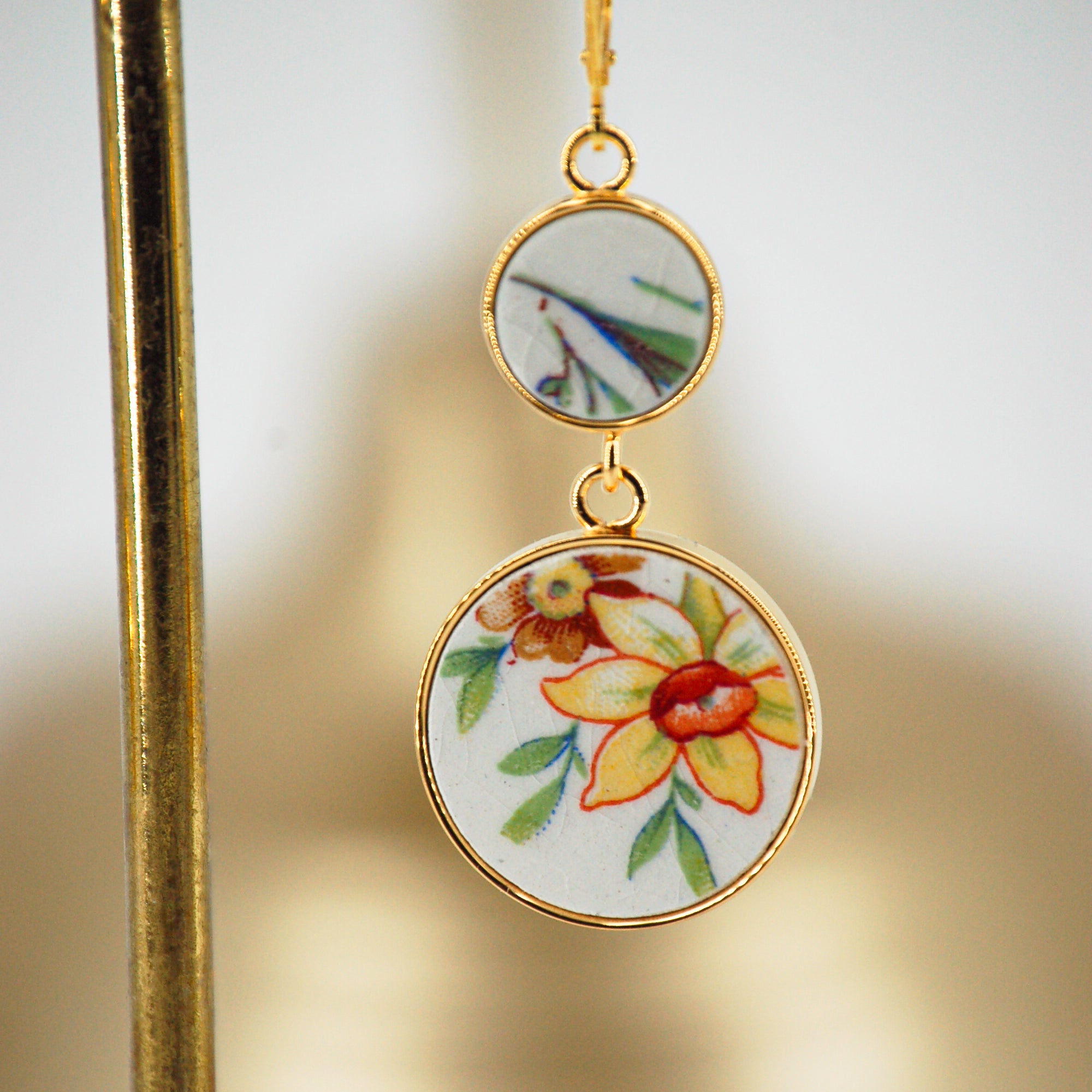 "Bouquet of Daffodils" earrings, gold finish