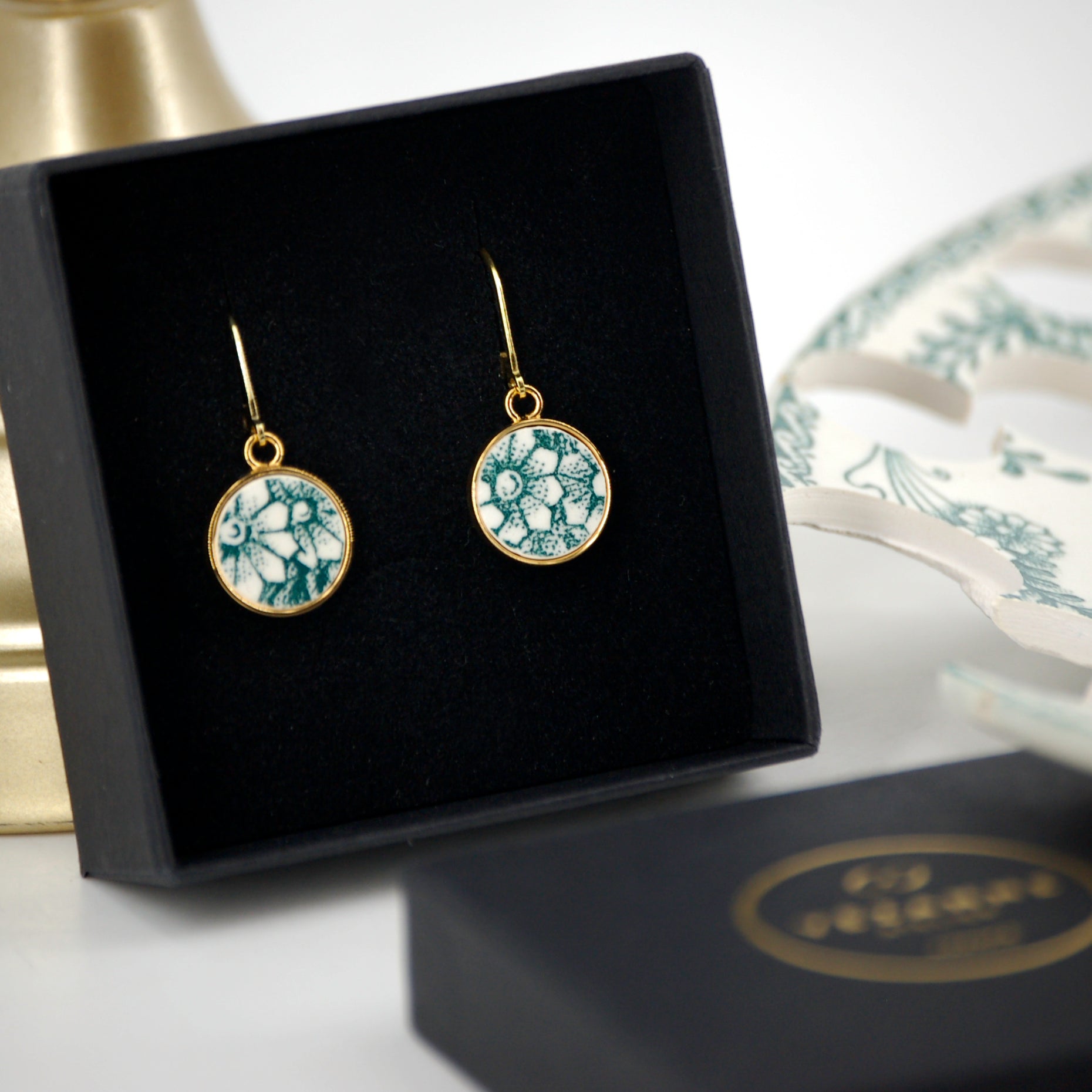 "Small green flowers" earrings, gold finish