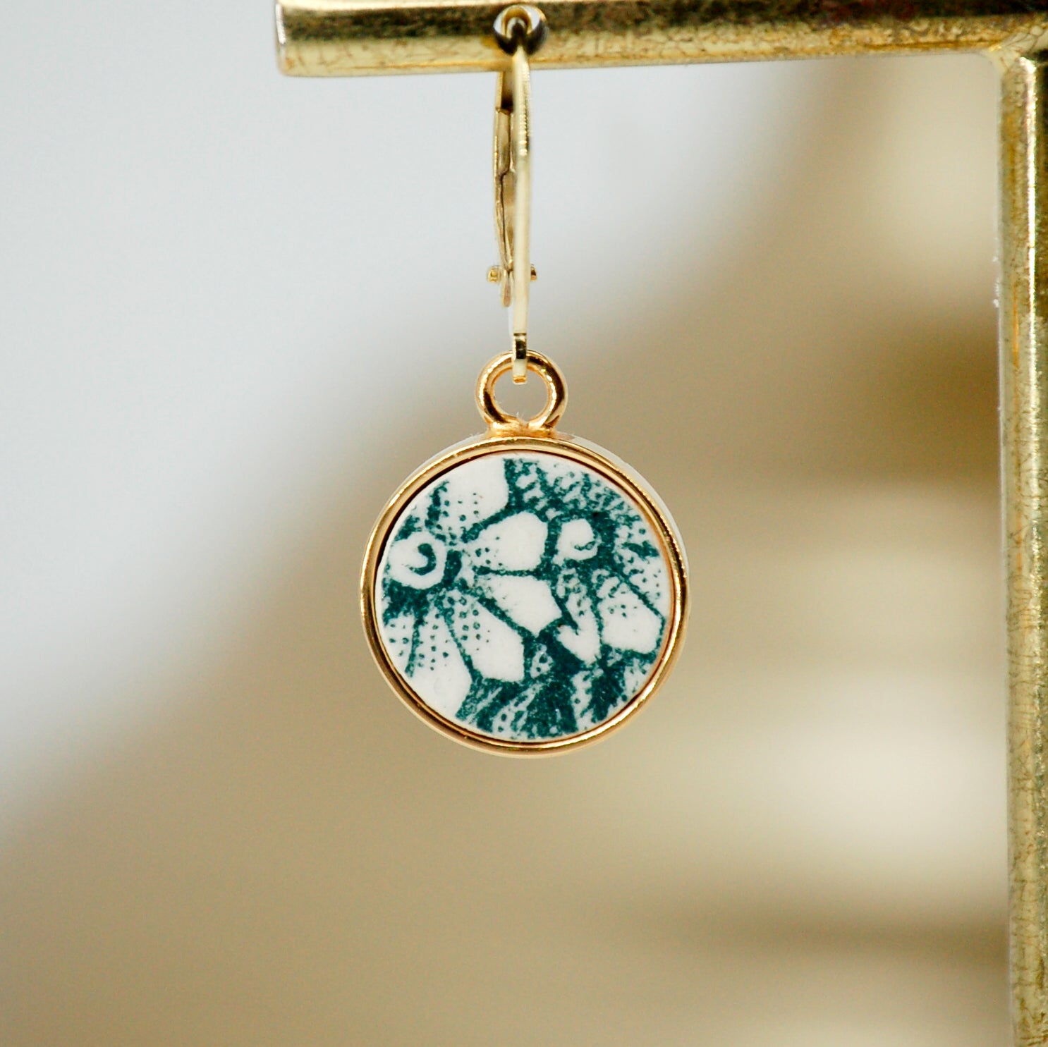 "Small green flowers" earrings, gold finish