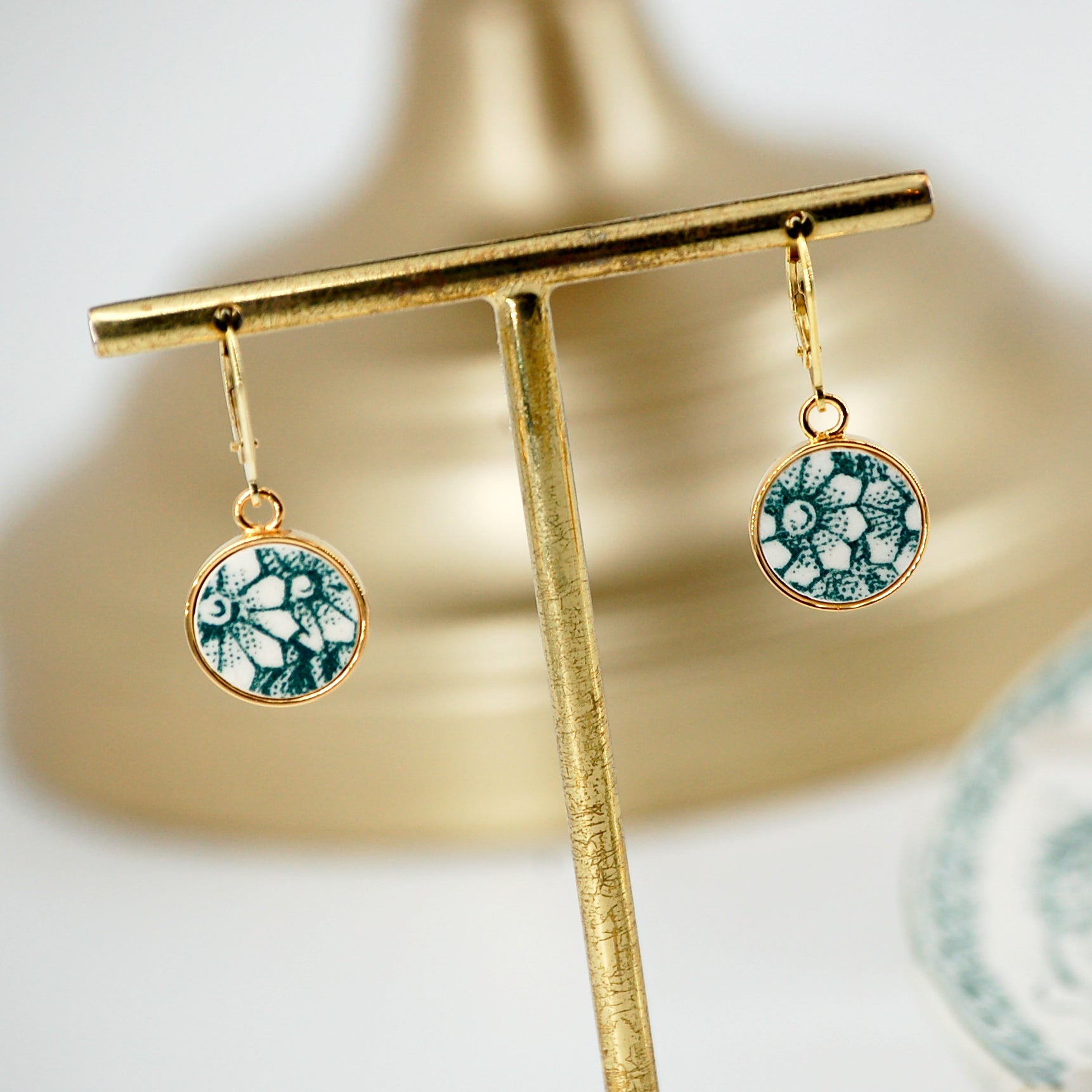 "Small green flowers" earrings, gold finish