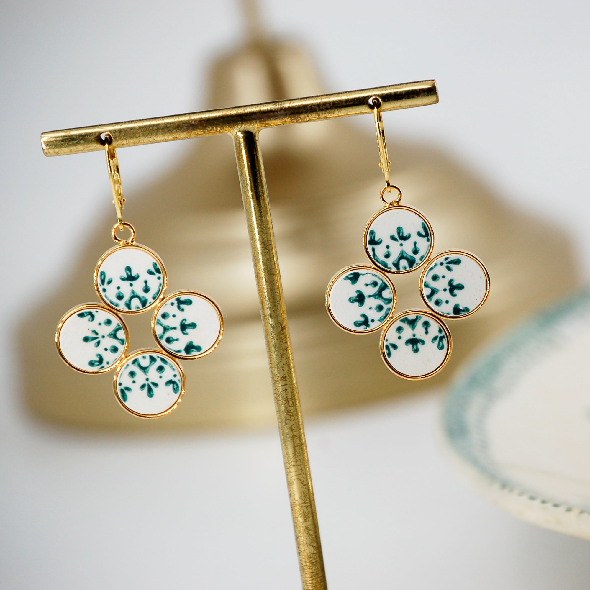 "Arabesque" earrings, gold finish