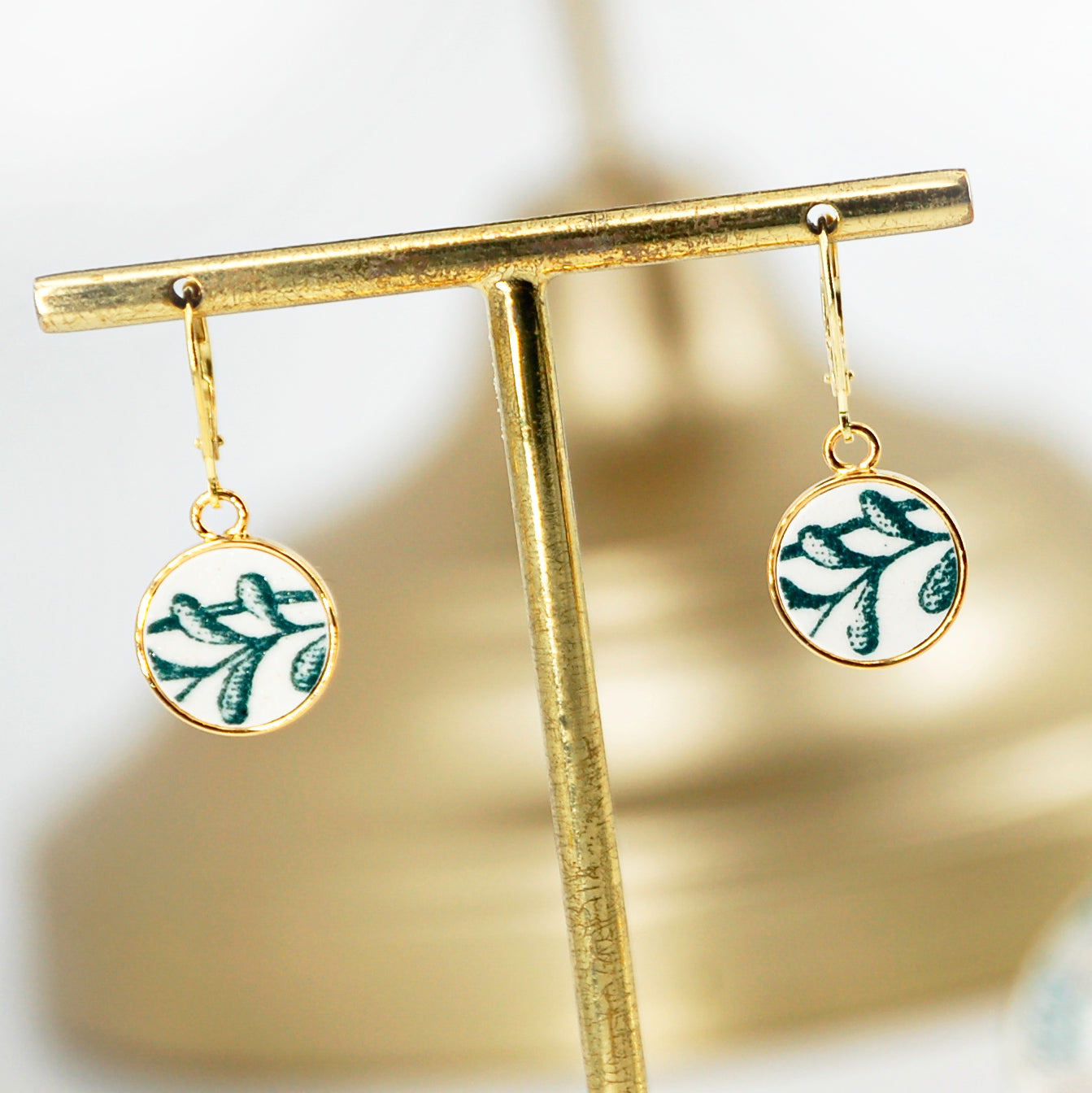 "Small Green Leaves" earrings, gold finish