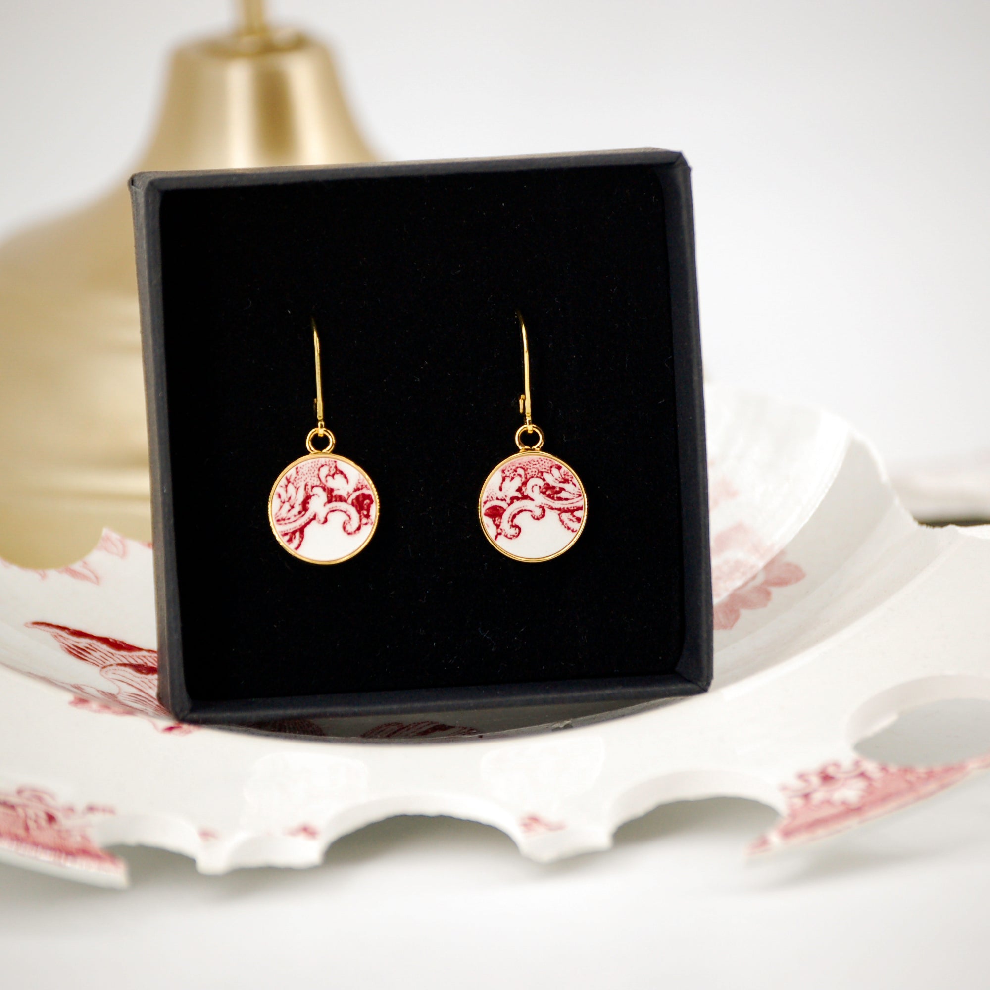 "Scrolls in old rose" earrings, gold finish