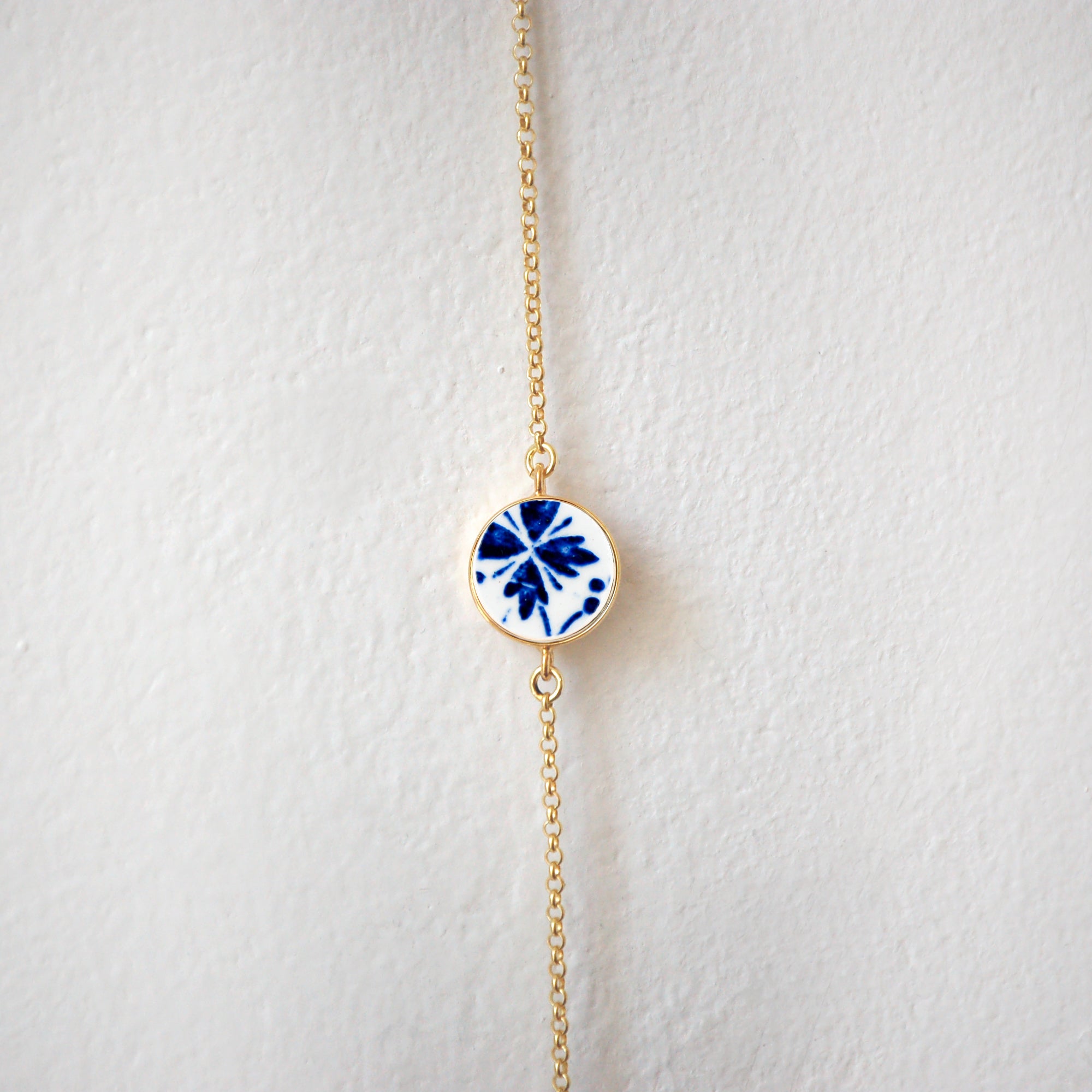 Bracelet ajustable "Fleur de bleuet stylisée"