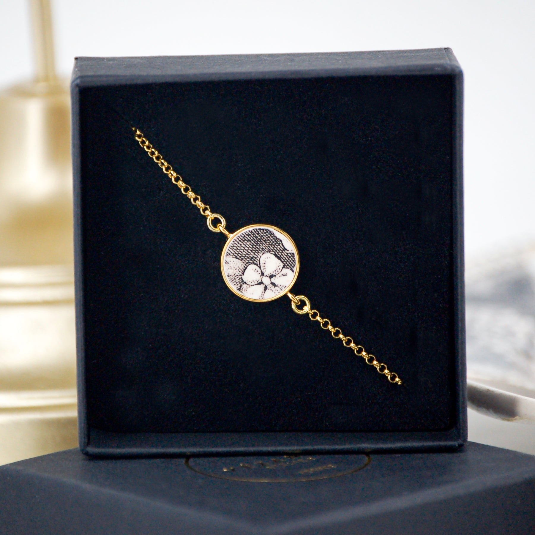 Adjustable "Little Flower" bracelet, gold finish