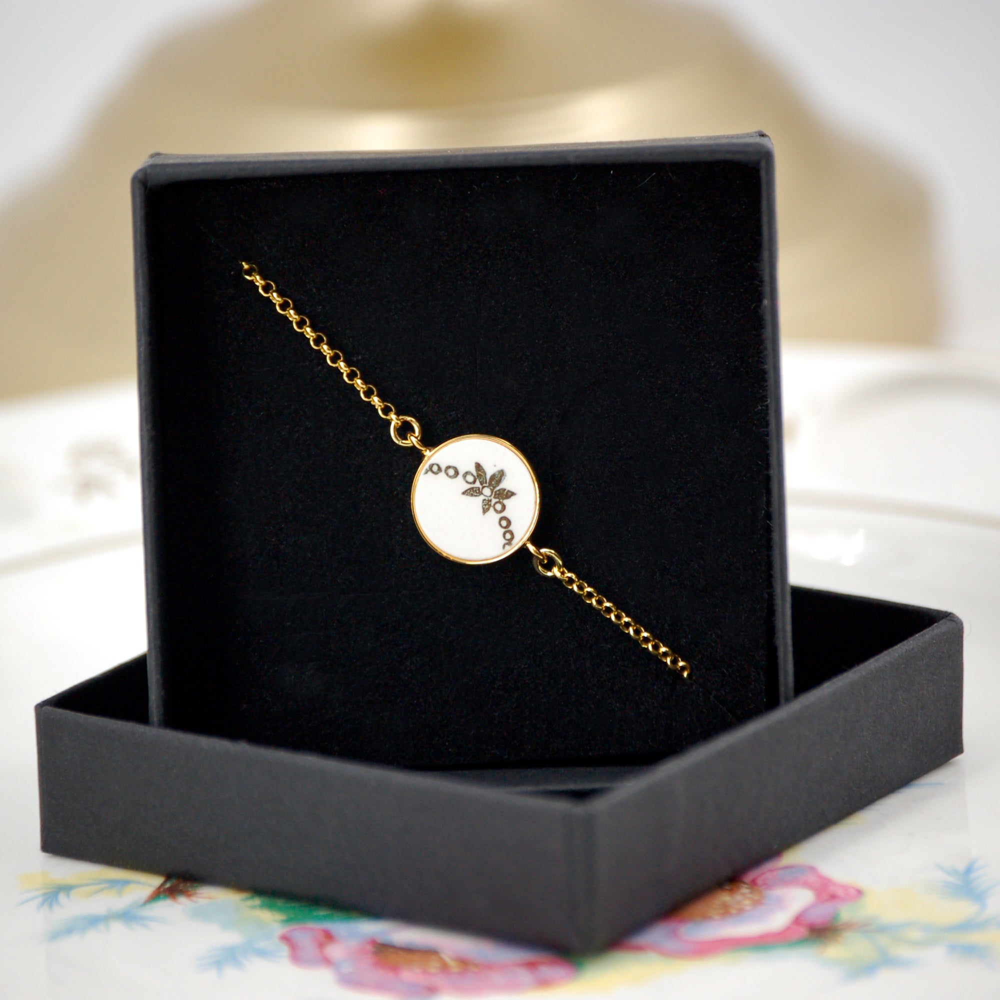 Adjustable bracelet "Small golden flower on chain", gold finish