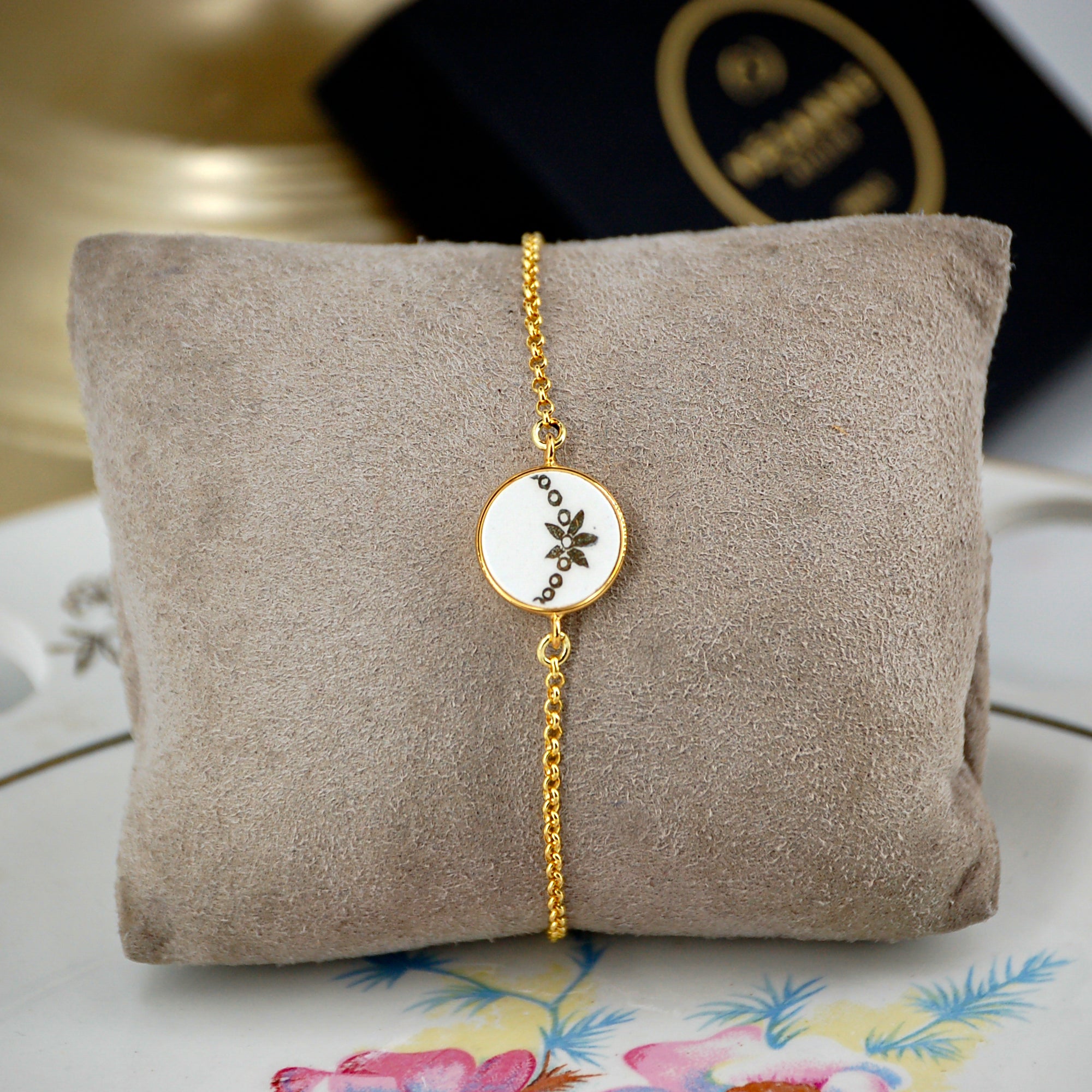 Adjustable bracelet "Small golden flower on chain", gold finish