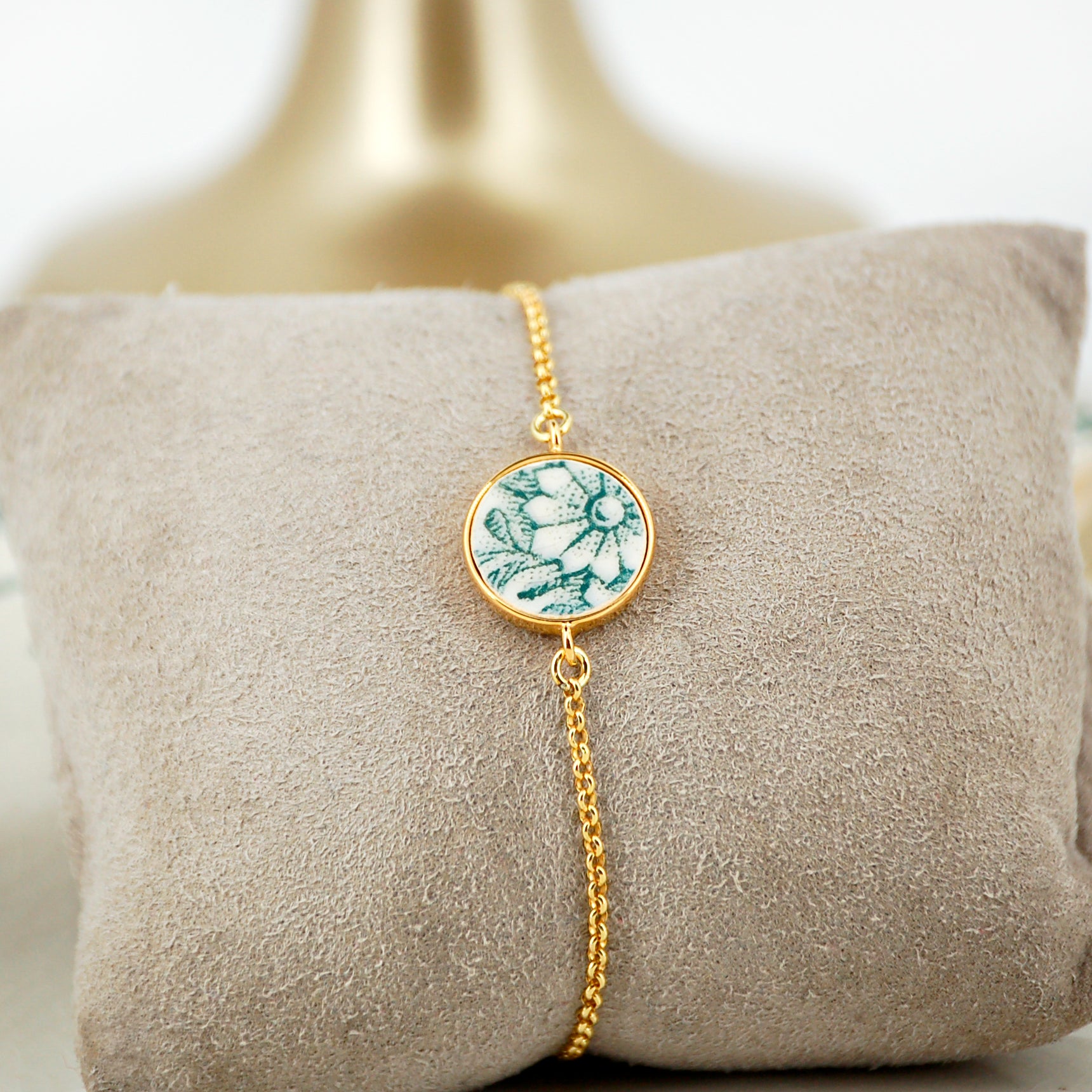 Adjustable bracelet "Green Flowers", gold finish