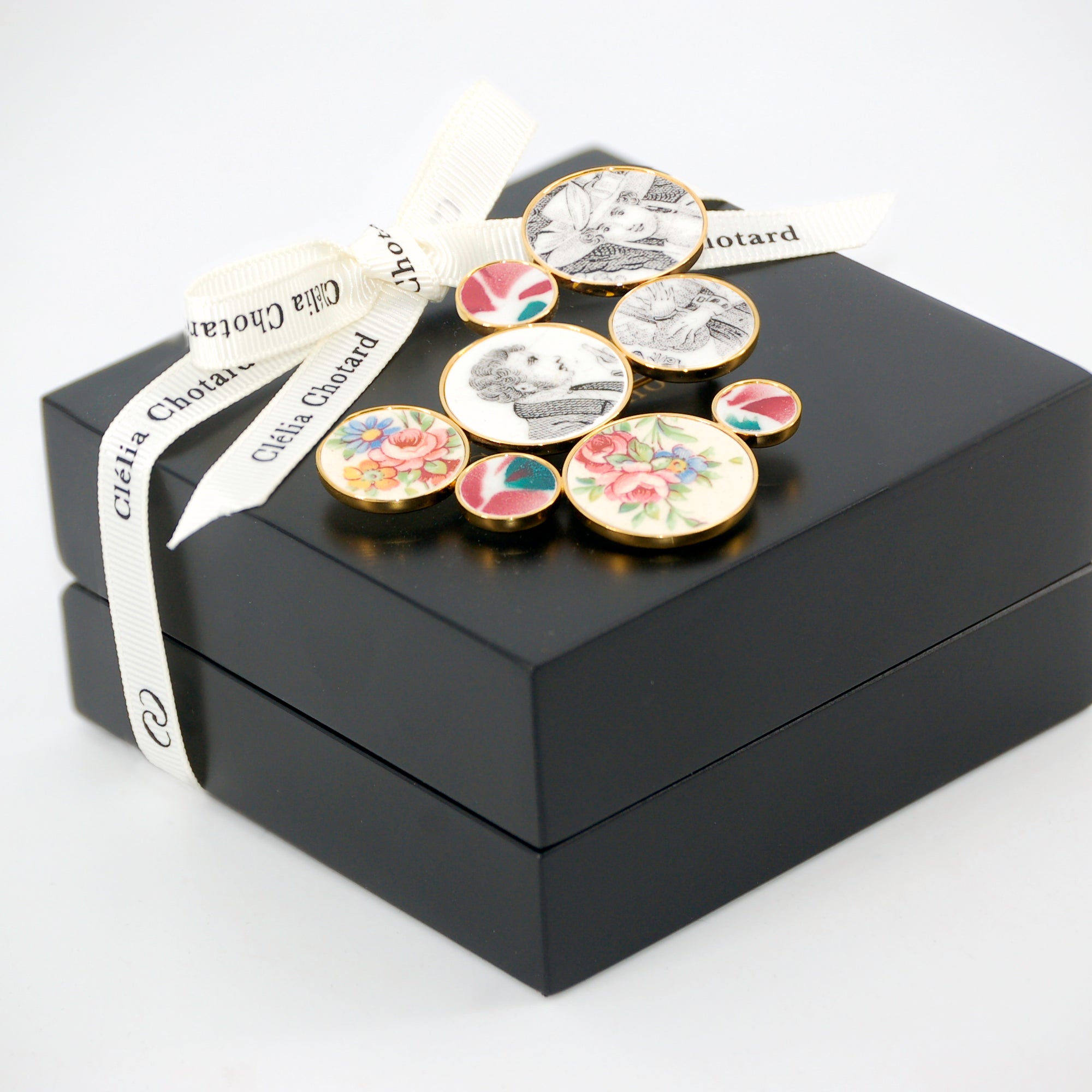 "The Declaration" brooch, gold finish
