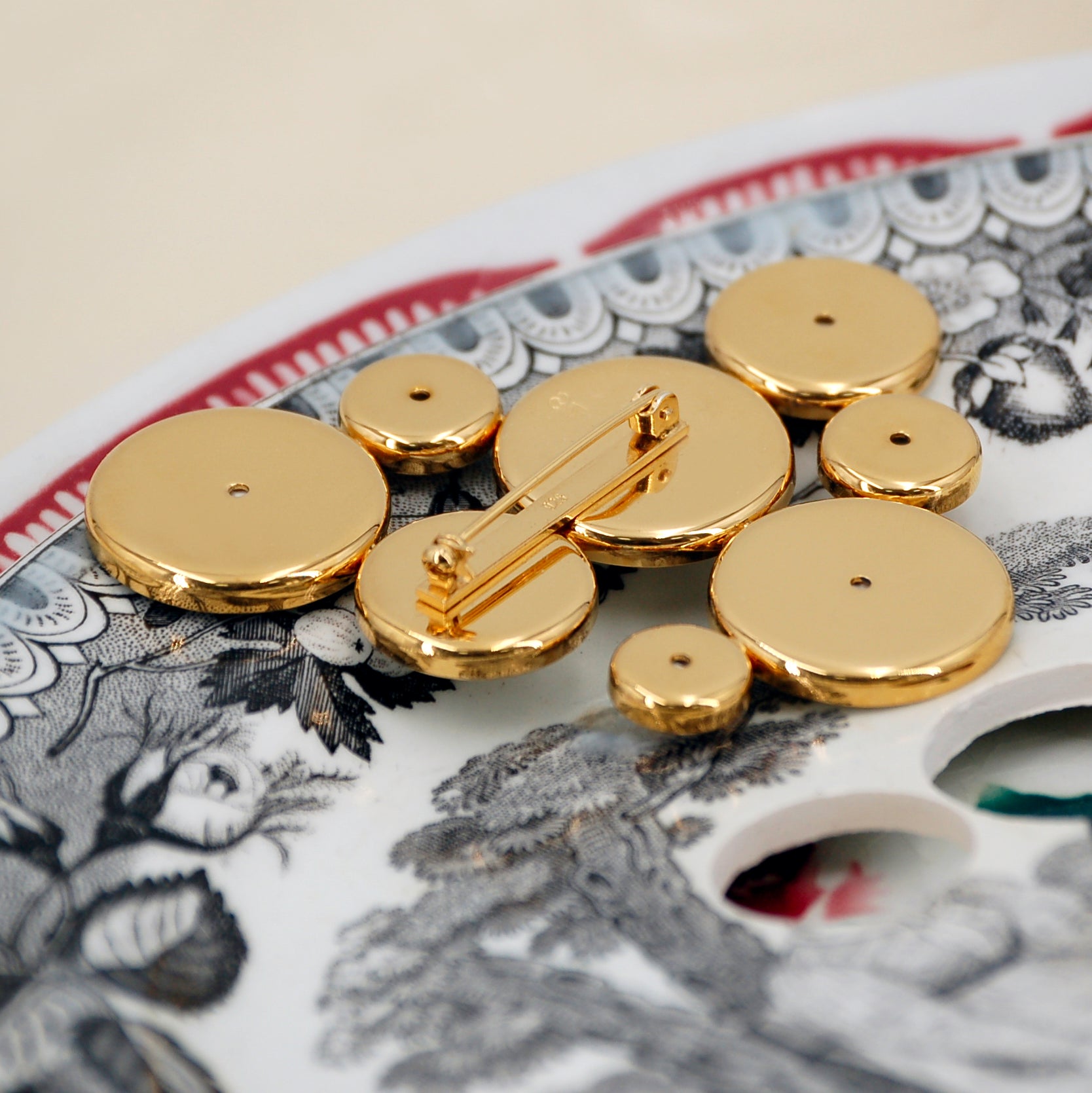 "The Declaration" brooch, gold finish