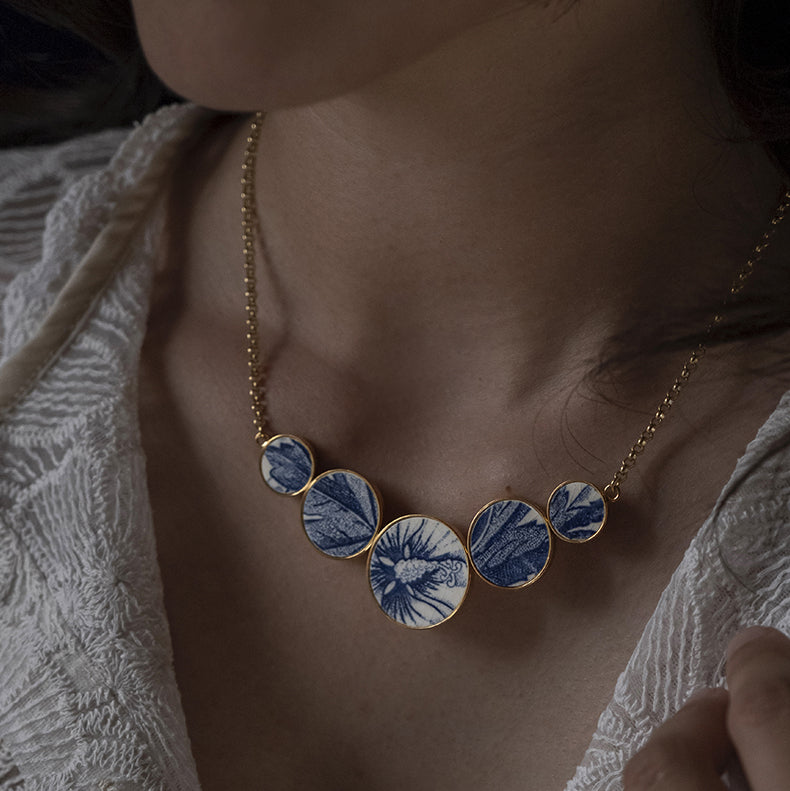 "Hibiscus" necklace, gold finish