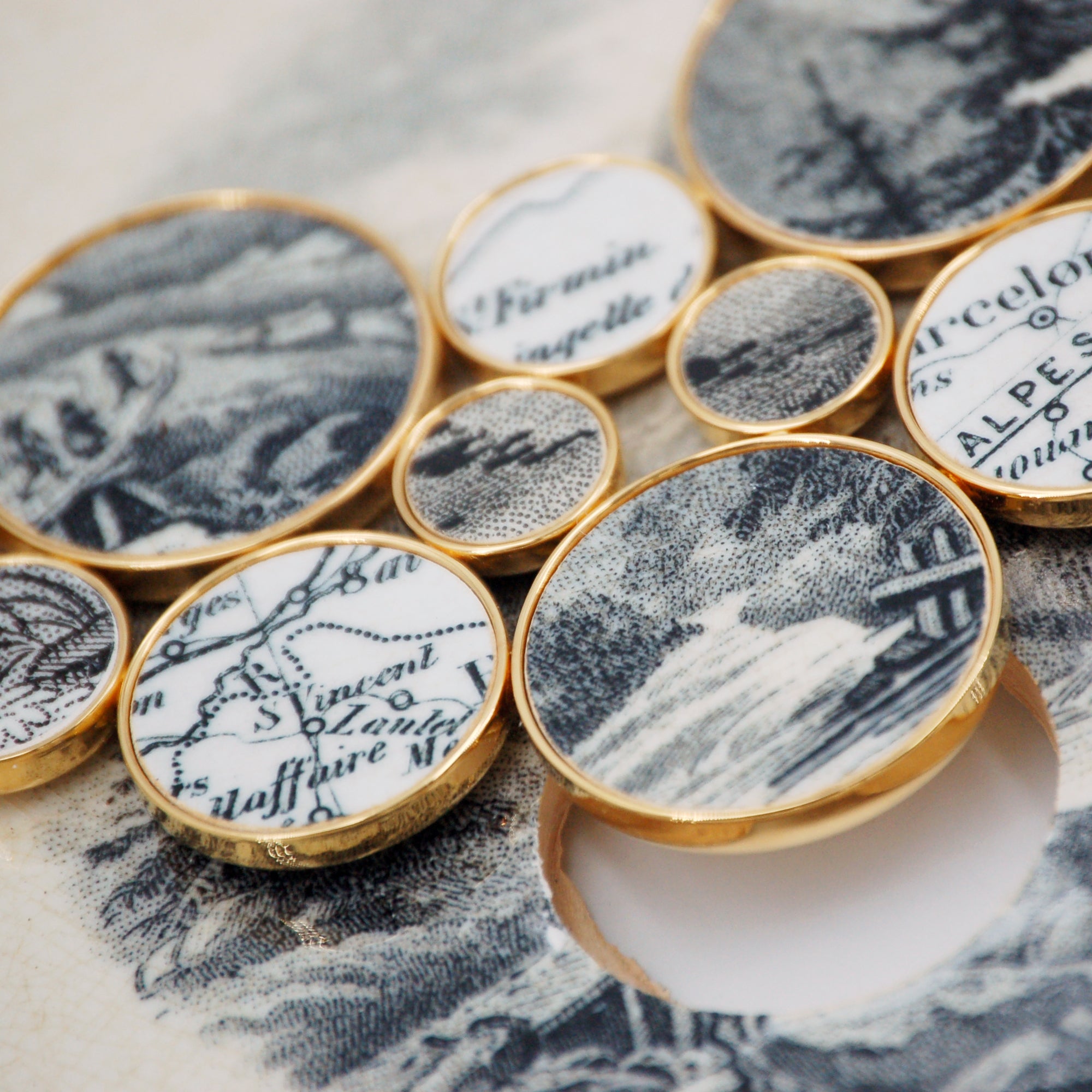 "The Declaration" brooch, gold finish