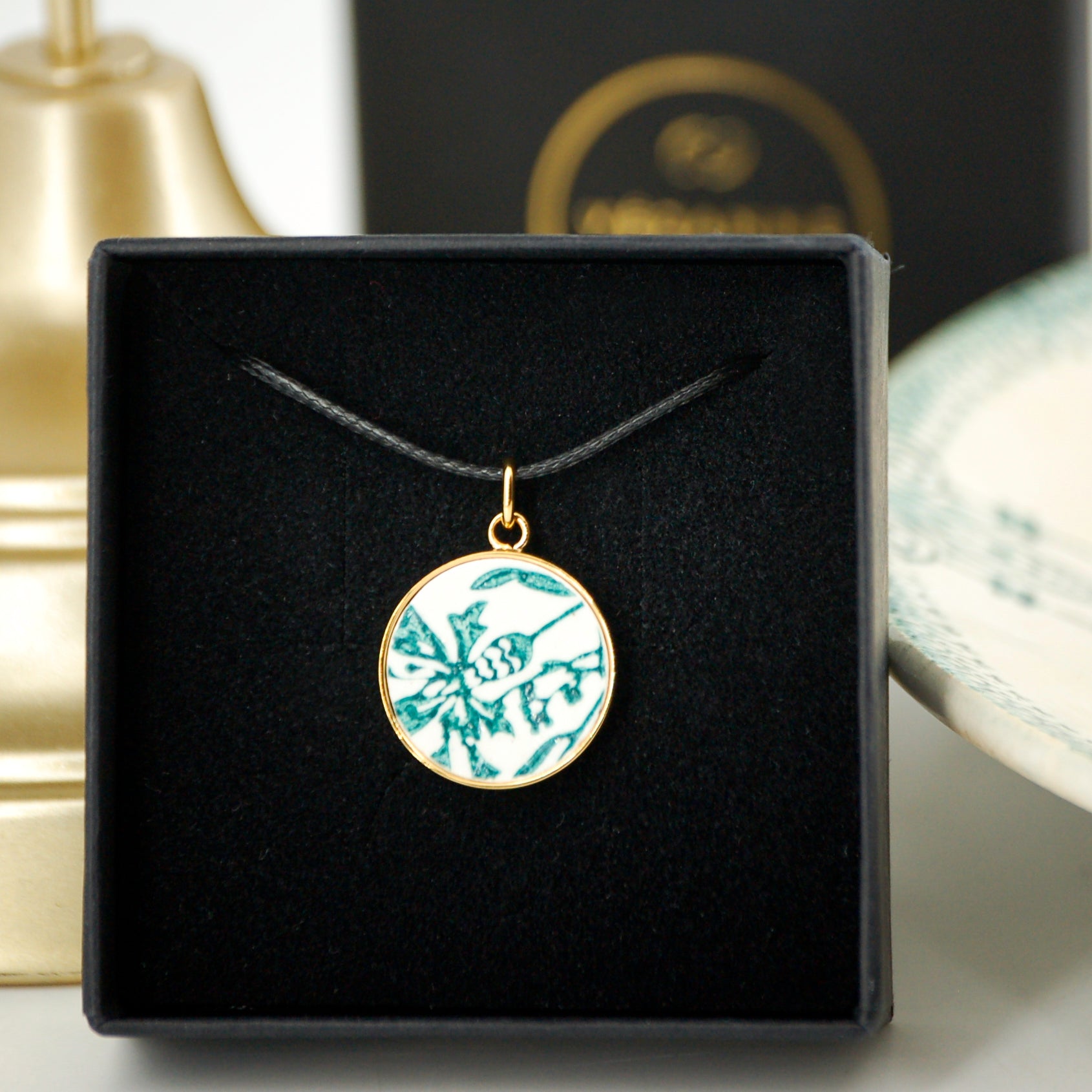 "Cornflower" pendant, gold finish