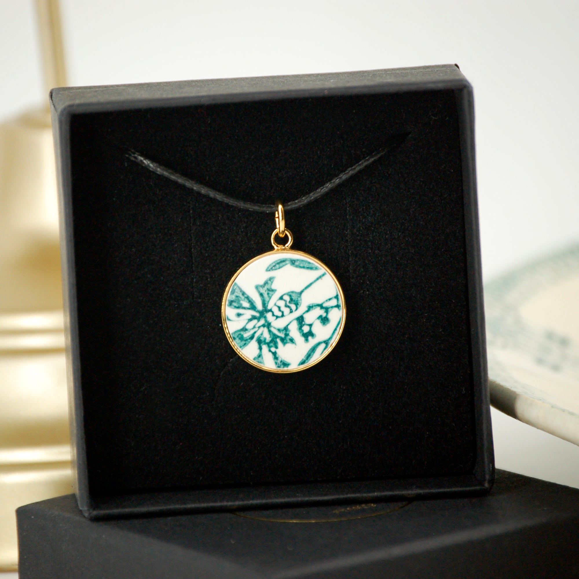"Cornflower" pendant, gold finish