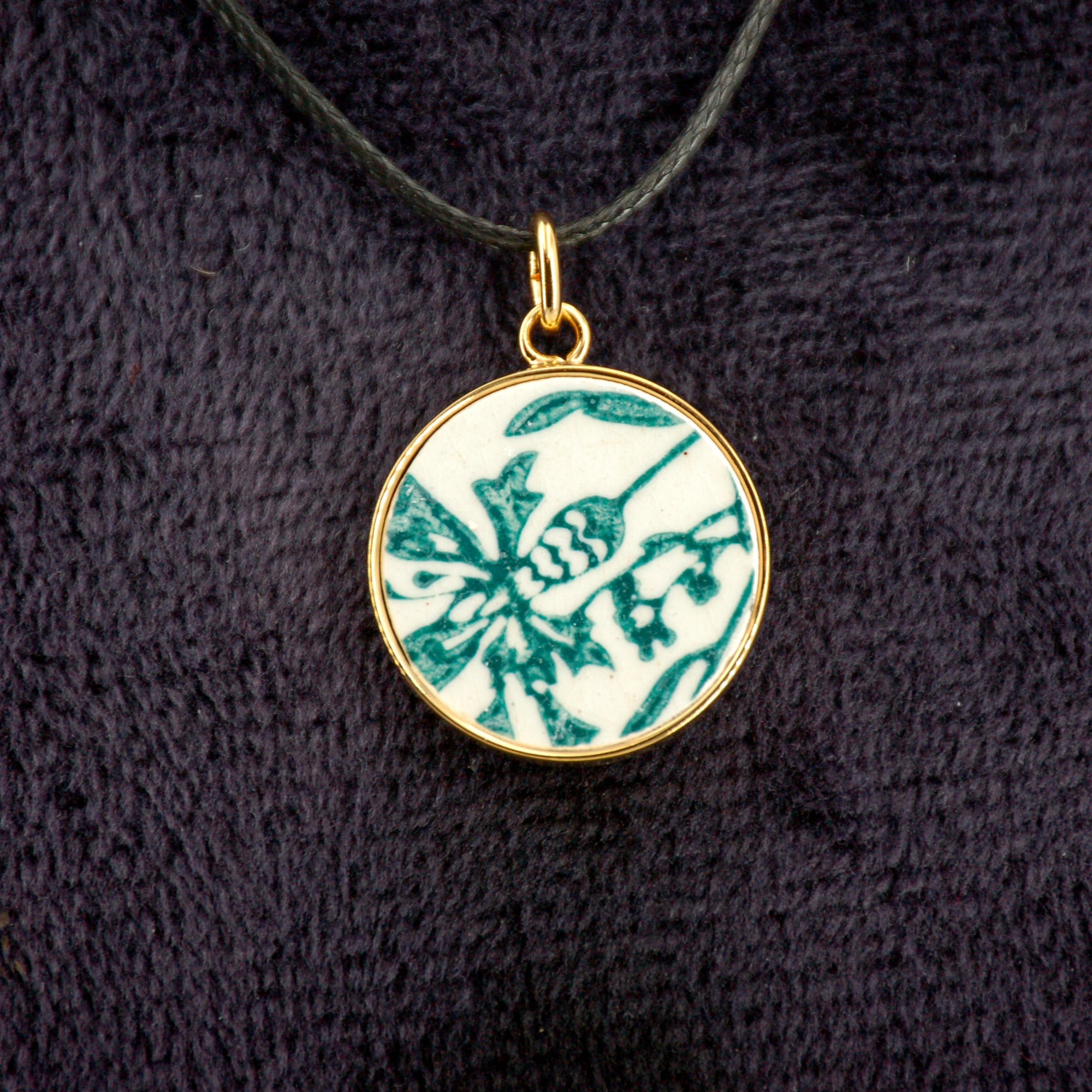 "Cornflower" pendant, gold finish