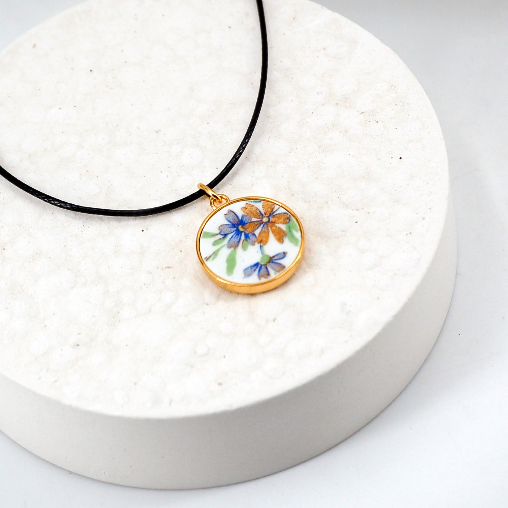 "Purple Flowers" pendant, gold finish