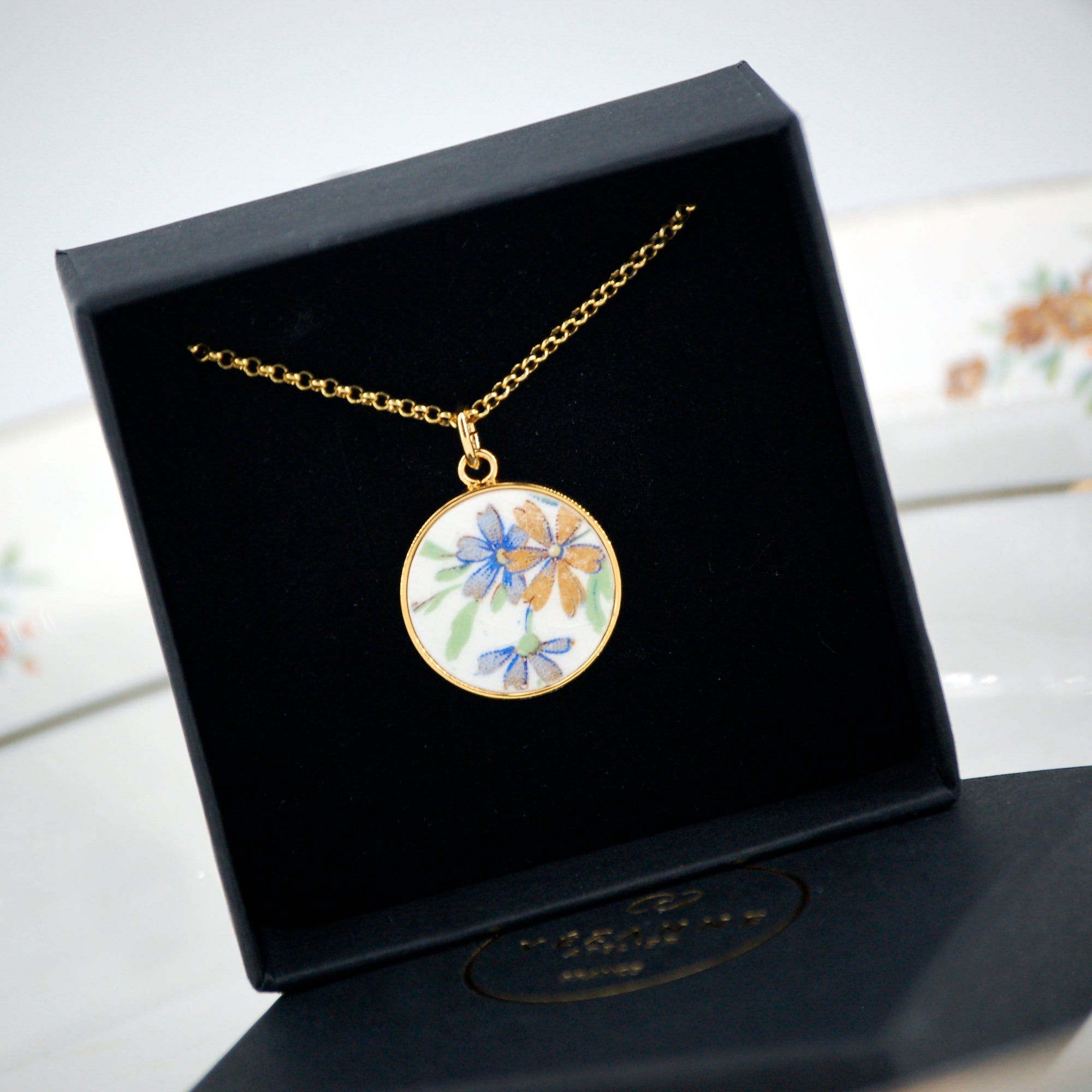 "Purple Flowers" pendant, gold finish