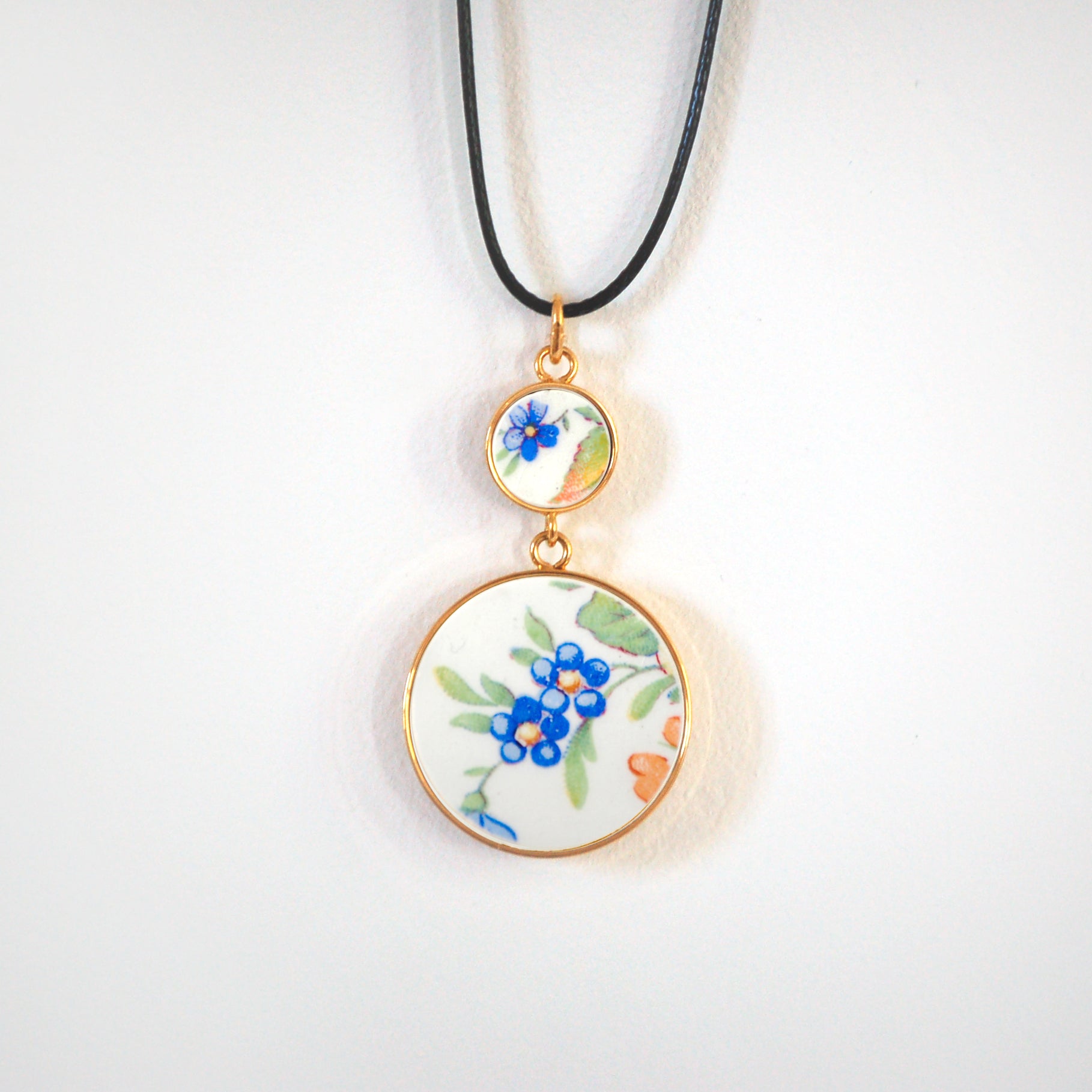 Pendentif "Petites fleurs bleues", finition or