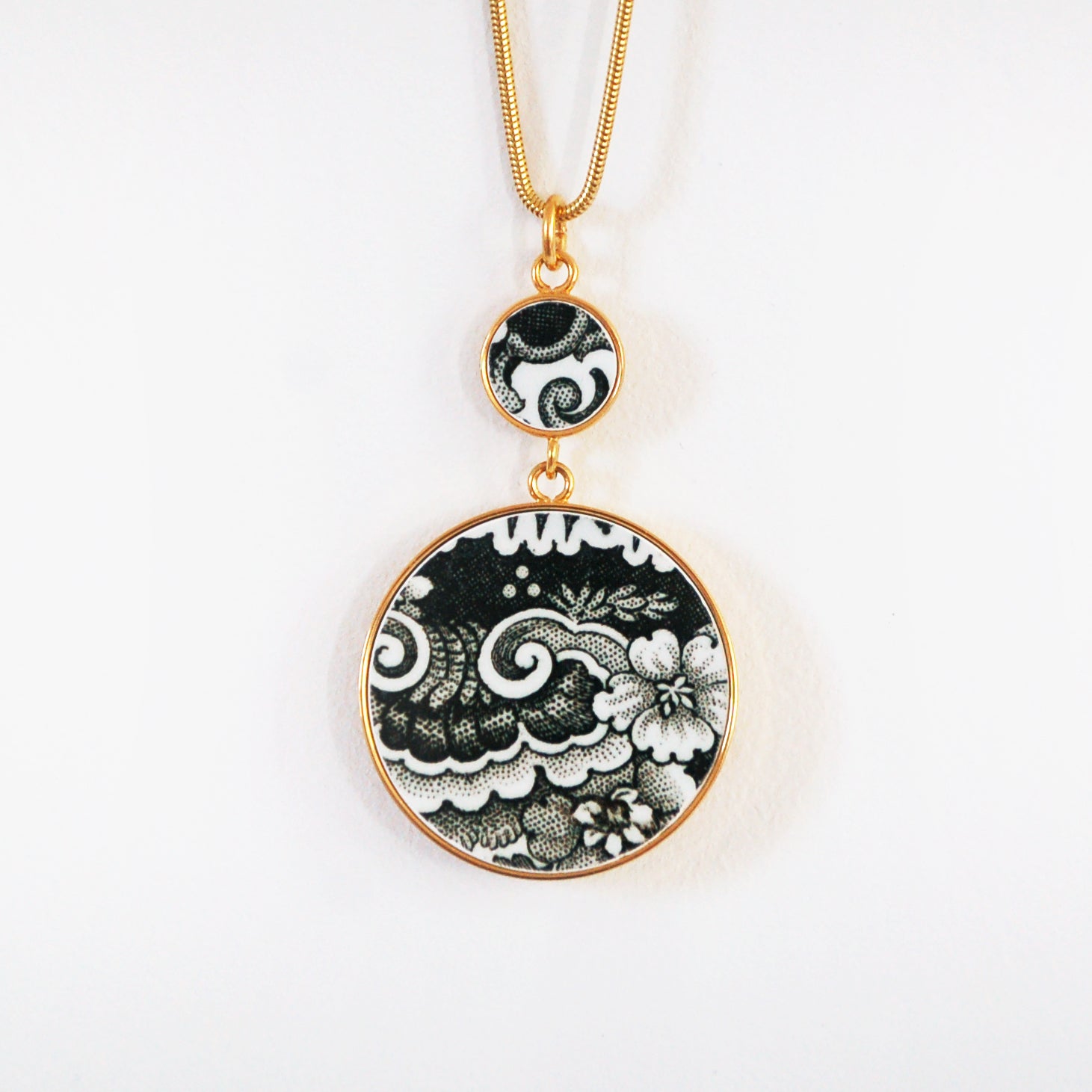 Pendentif "Composition rocaille", finition or
