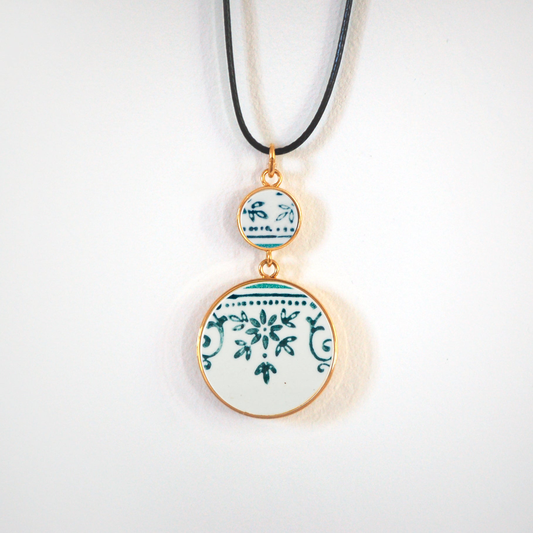Pendentif "Arabesque et petites fleurs", finition or