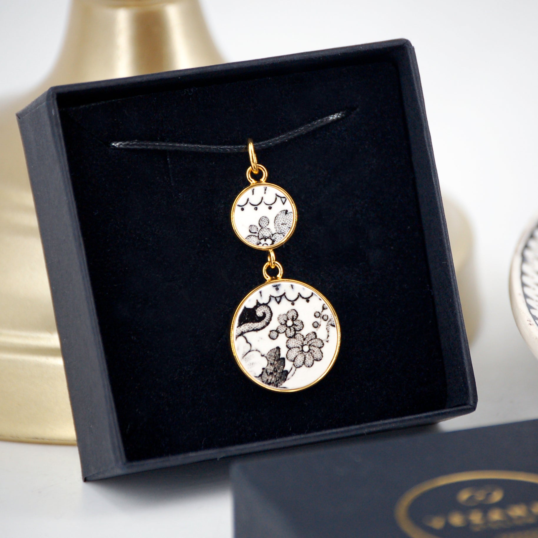 Pendant "Flowers and arabesques in black and white", gold finish