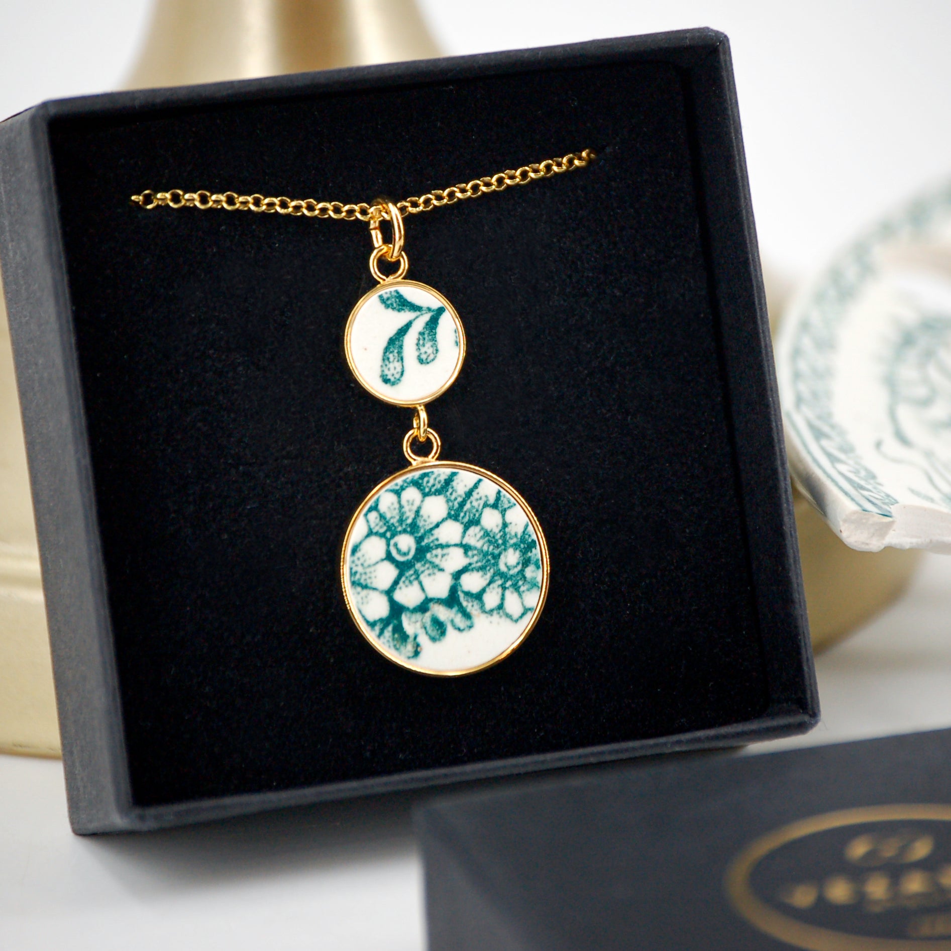 Pendentif "Bouquet de fleurs vertes", finition or