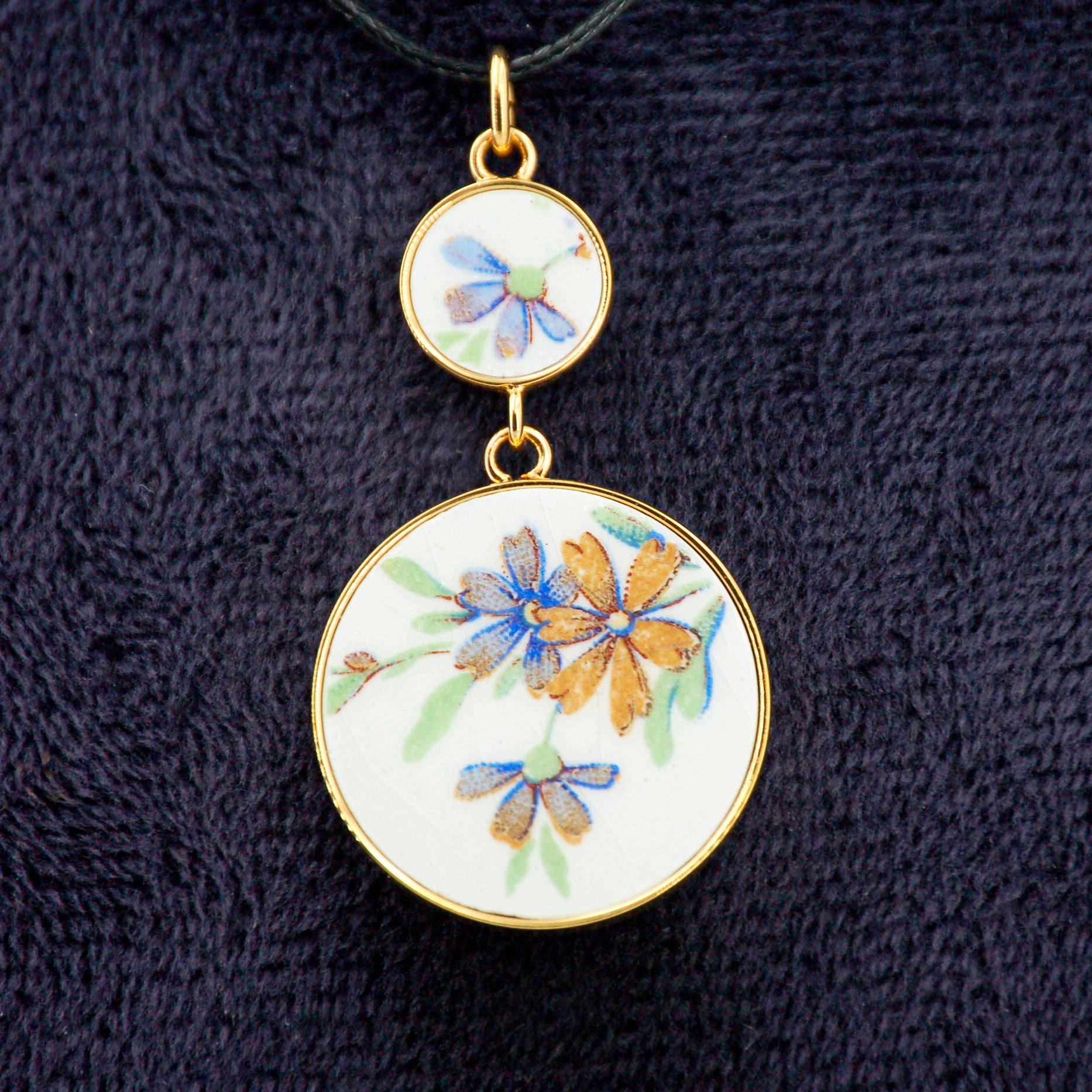 "Small Flowers" pendant, gold finish