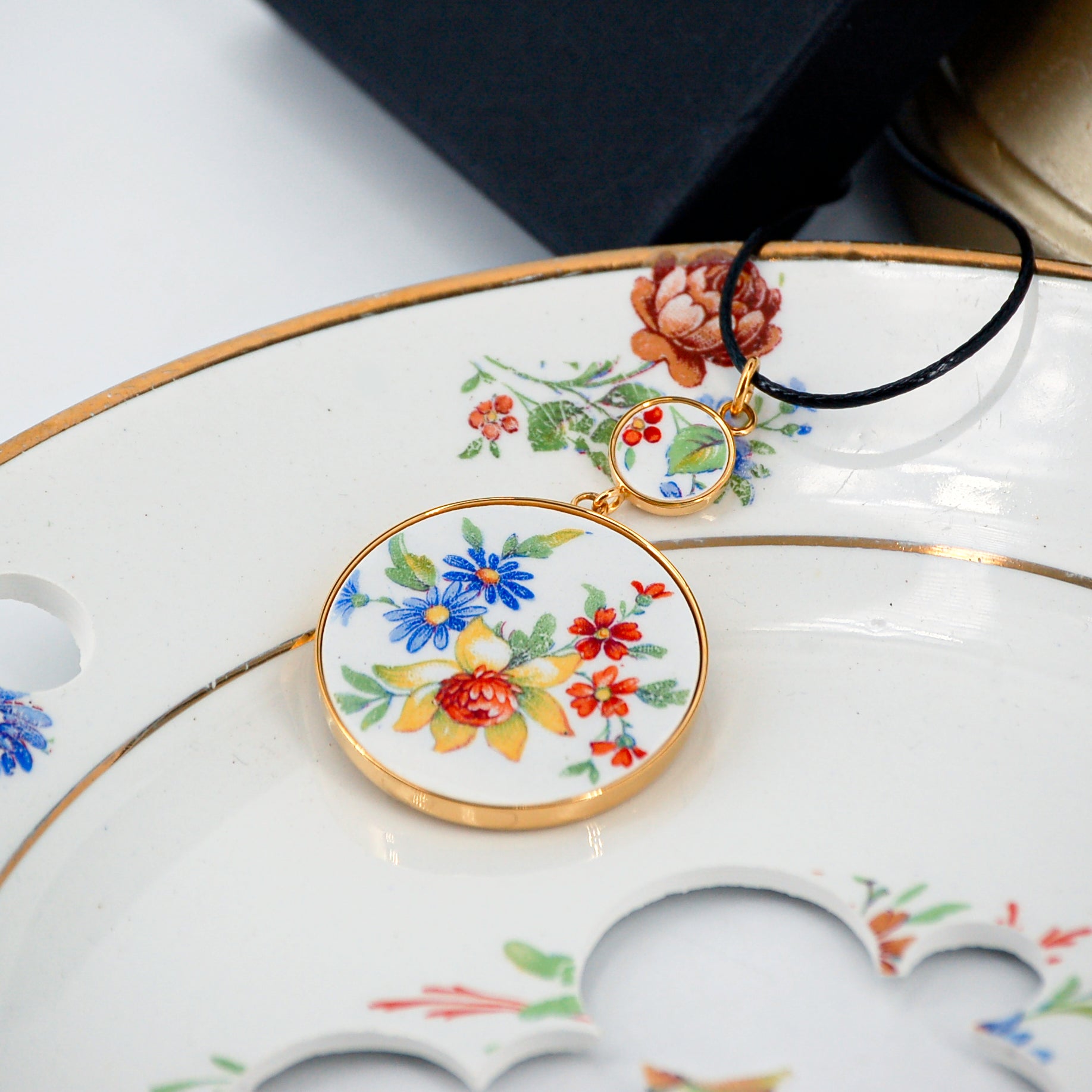 "Bellflowers and Small Flowers" Pendant, Gold Finish
