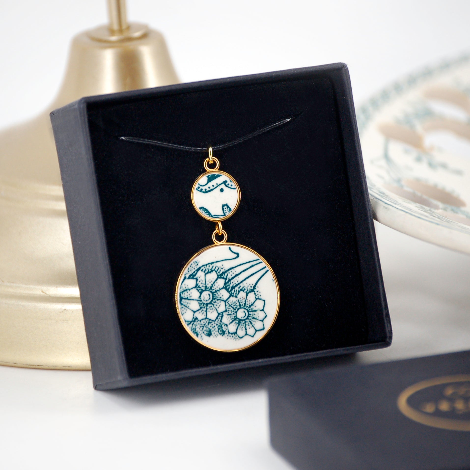 "Bouquet of Green Flowers" pendant, gold finish