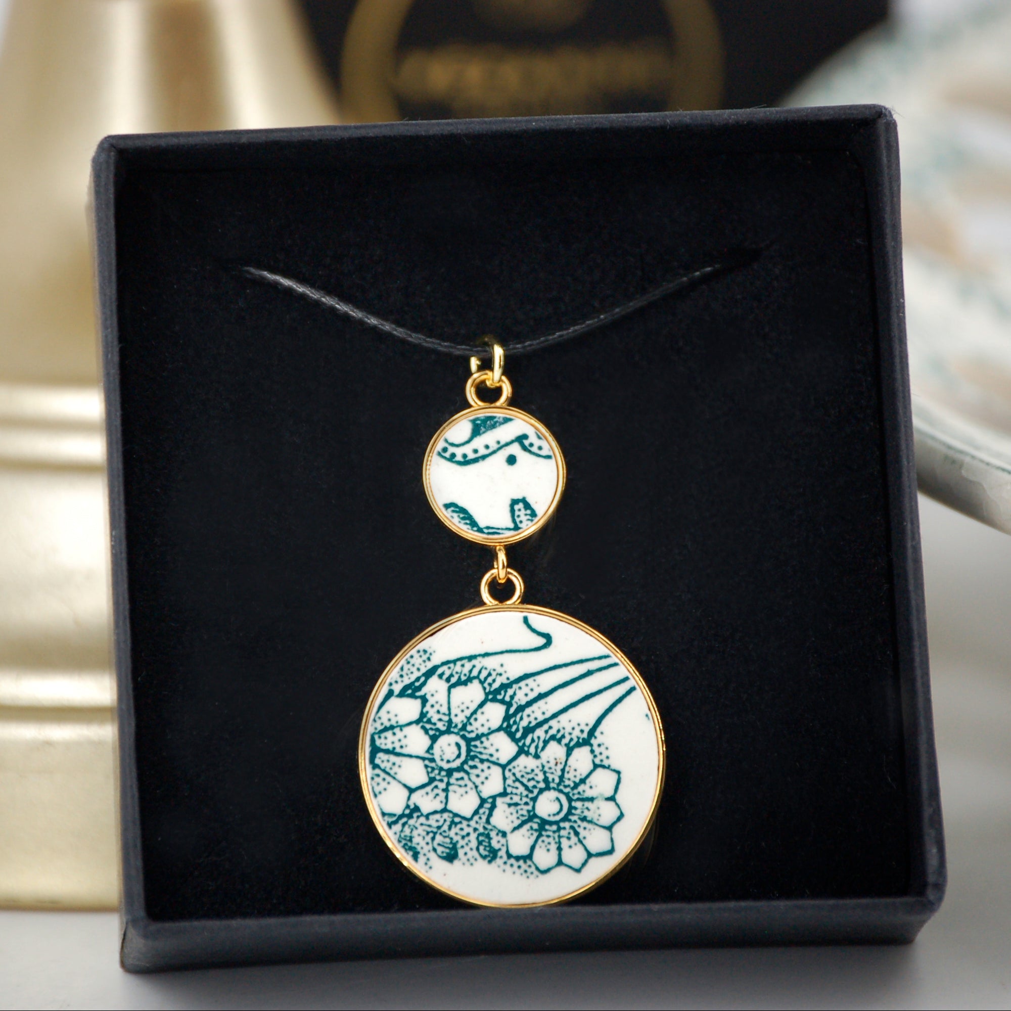 "Bouquet of Green Flowers" pendant, gold finish