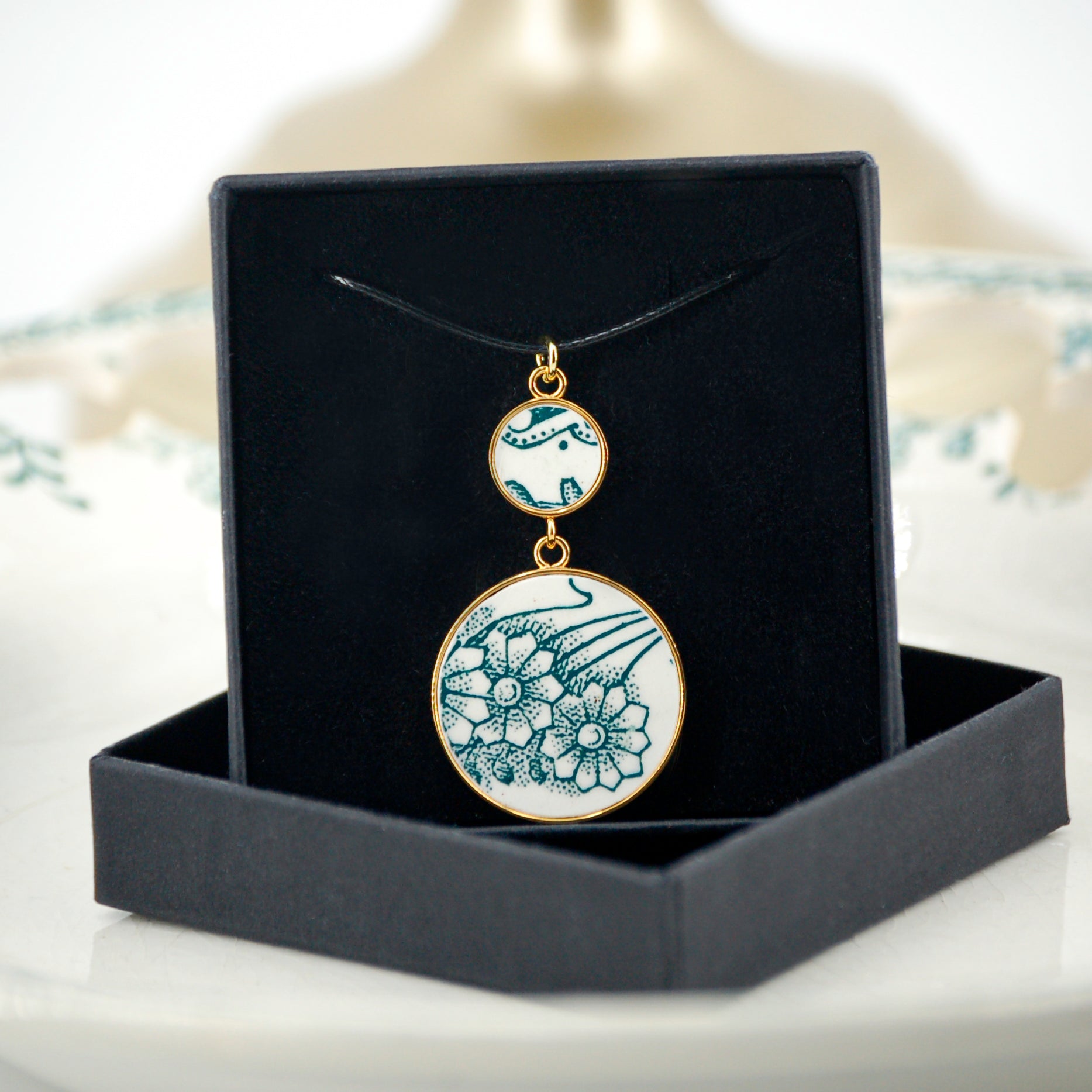 "Bouquet of Green Flowers" pendant, gold finish