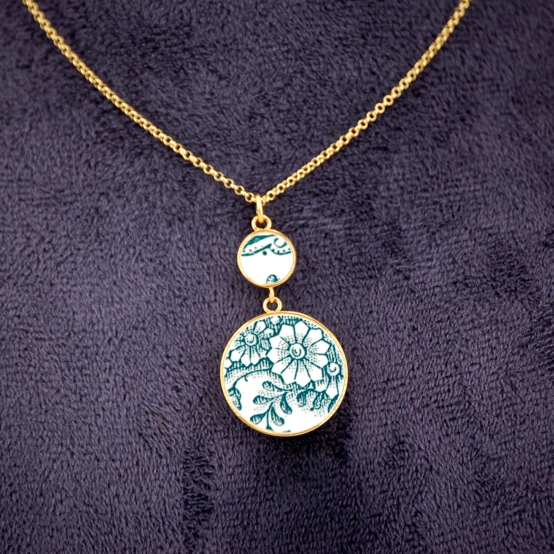 "Bouquet of Green Flowers" pendant, gold finish