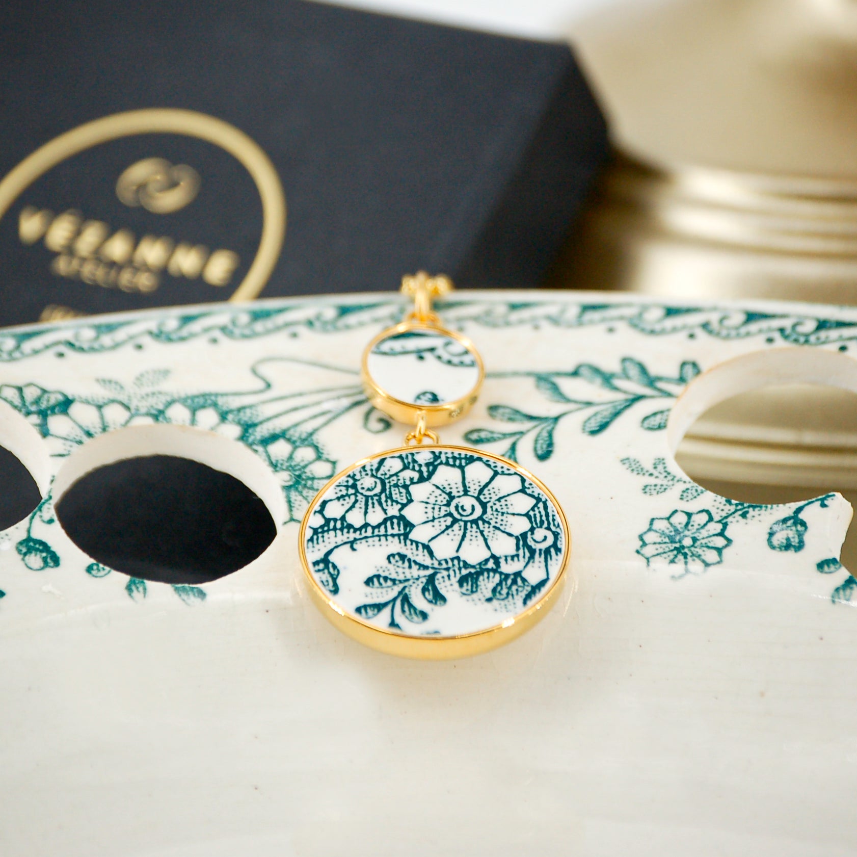 "Bouquet of Green Flowers" pendant, gold finish