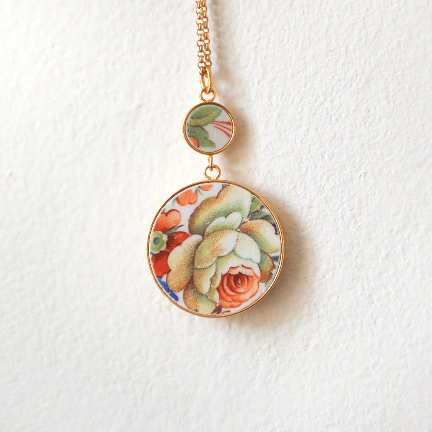 "Charming Rose" pendant, gold finish