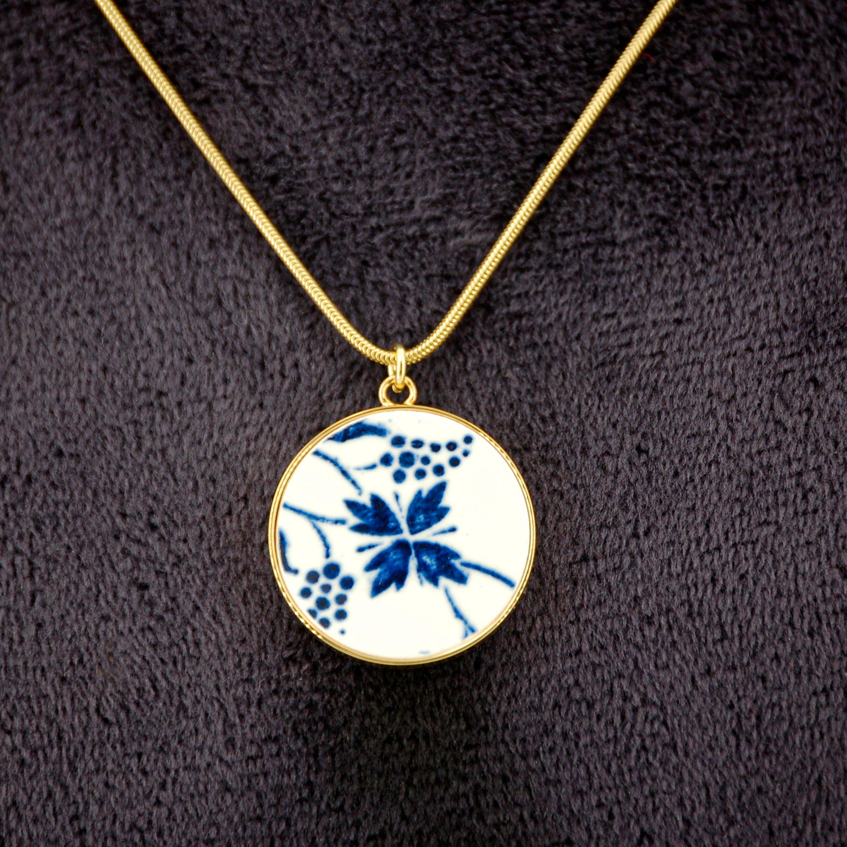 "Blue Flower" pendant, gold finish