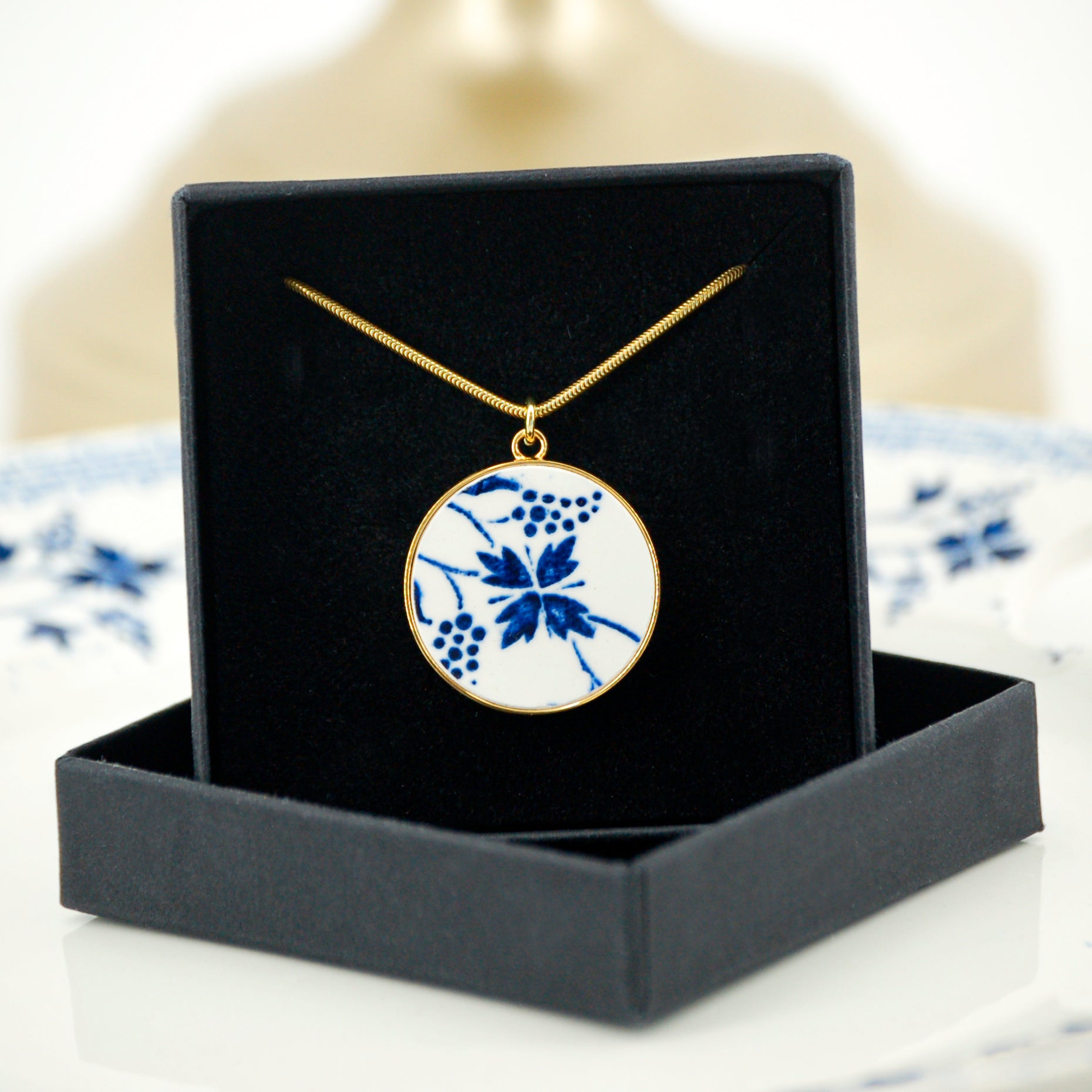 "Blue Flower" pendant, gold finish
